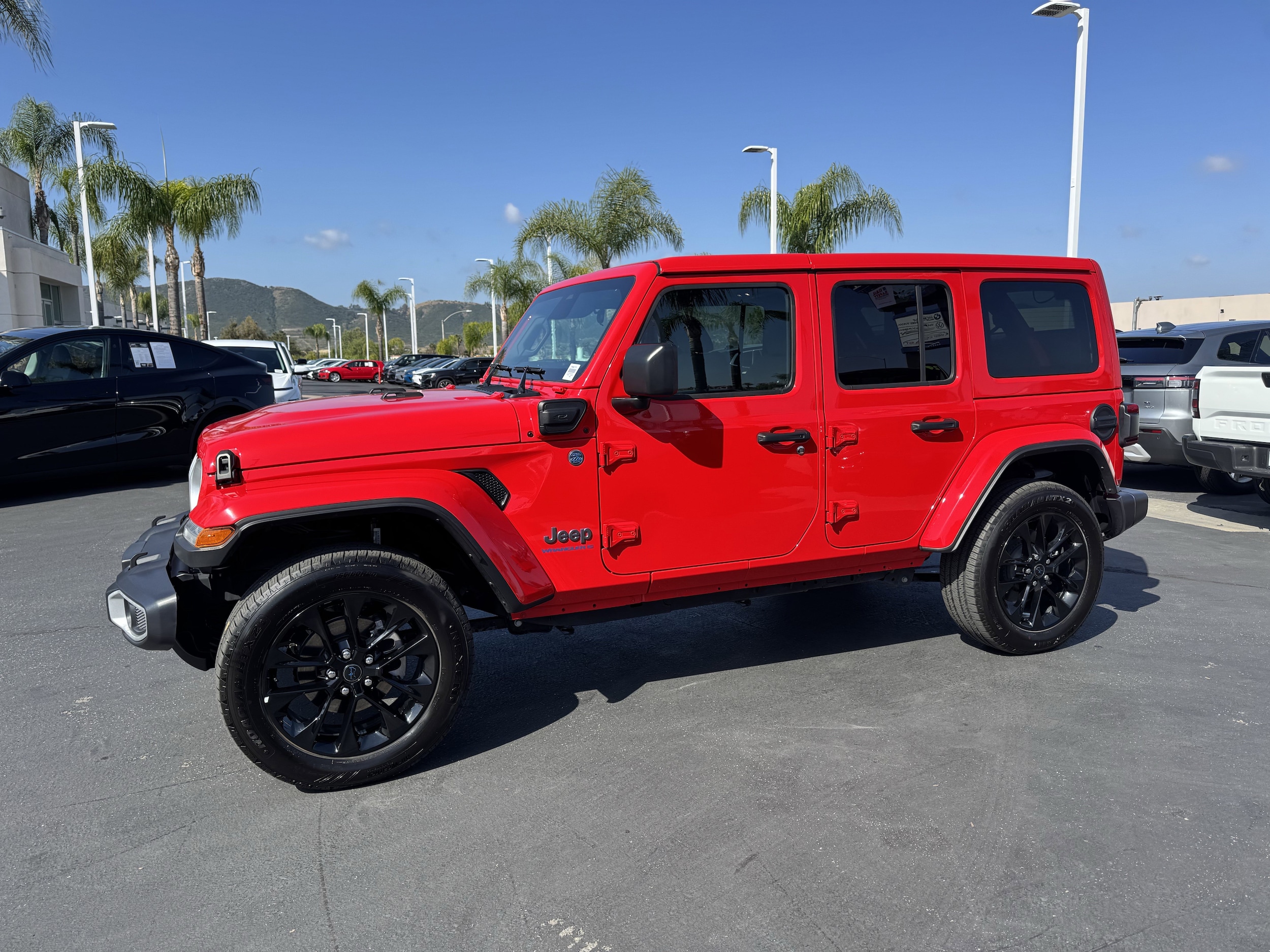2025 Jeep Wrangler 4xe Sahara photo 5