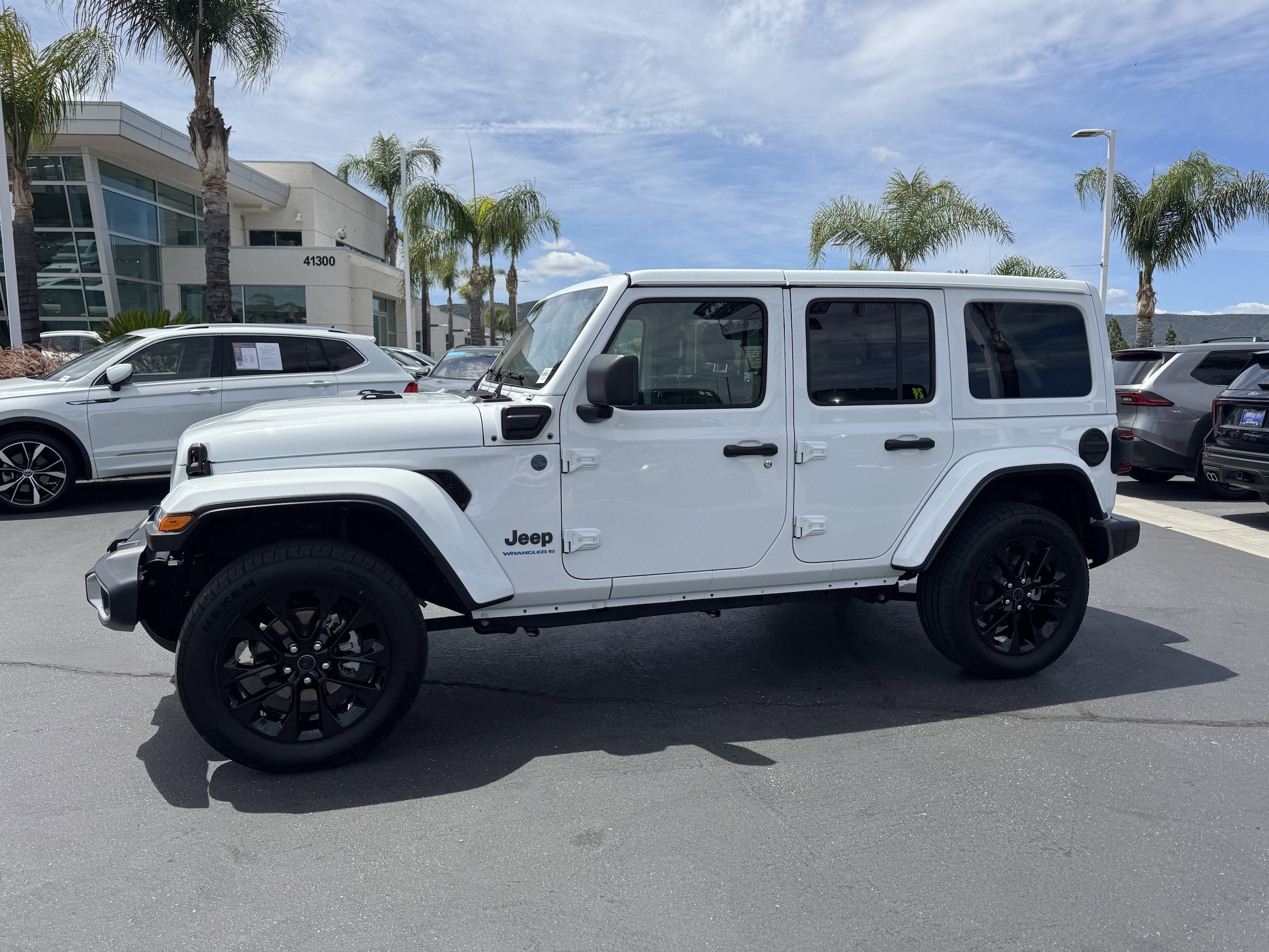 2025 Jeep Wrangler 4xe Sahara photo 5