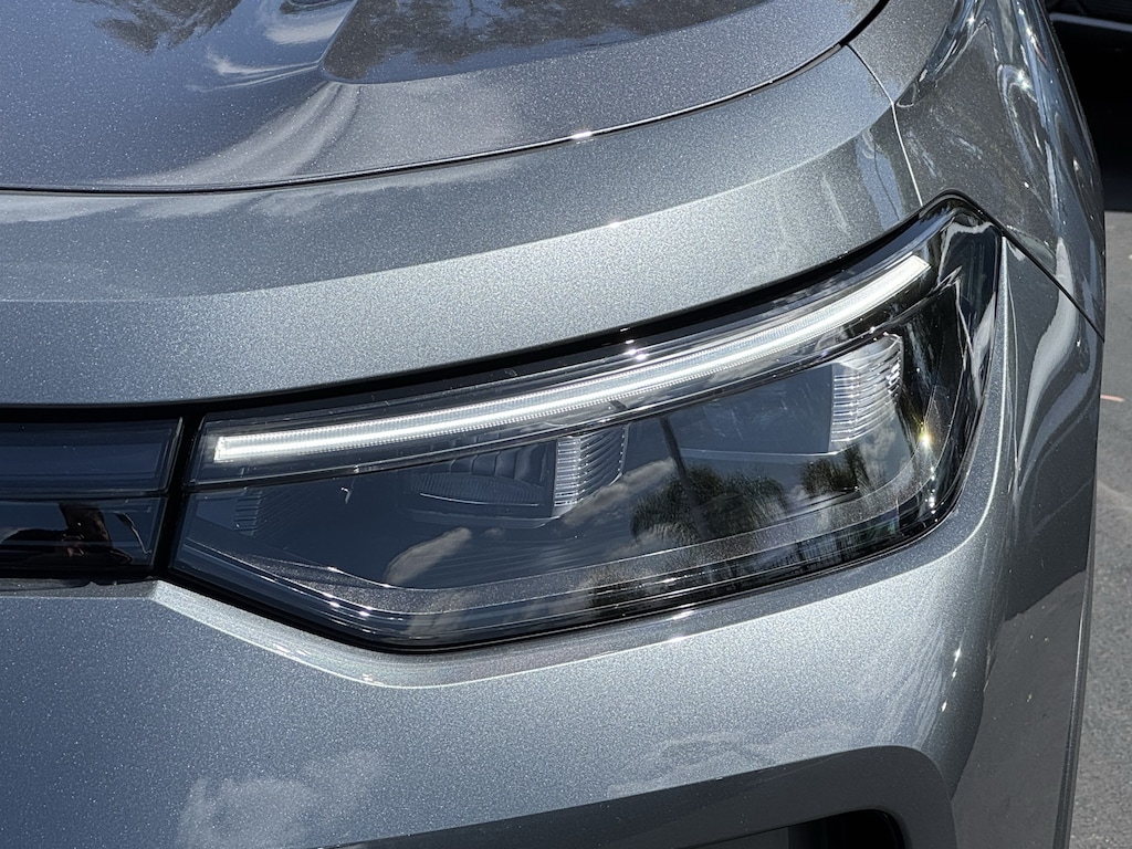 Used 2025 Volkswagen Tiguan SE SUV