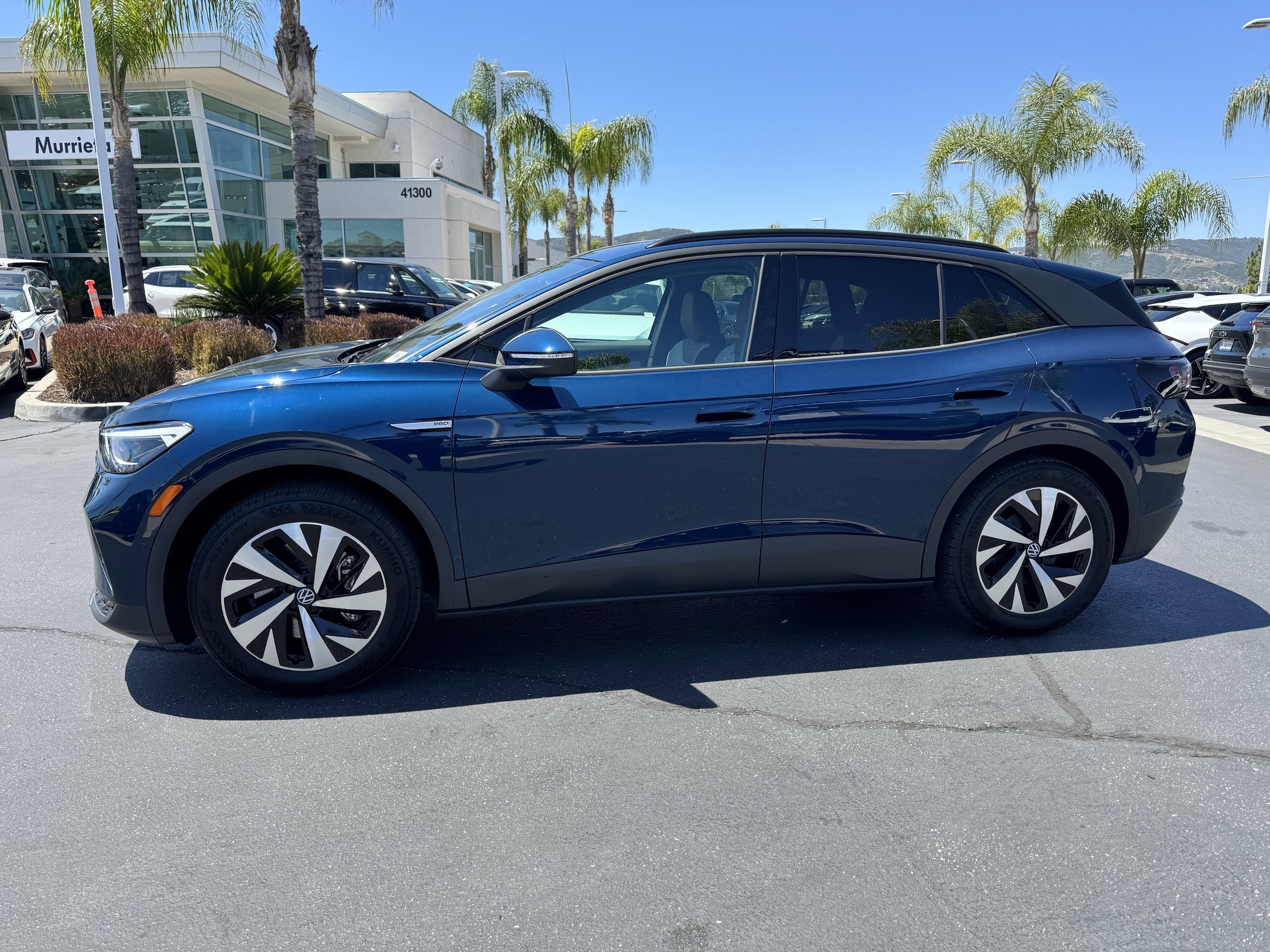 2023 Volkswagen ID.4 Pro photo 5