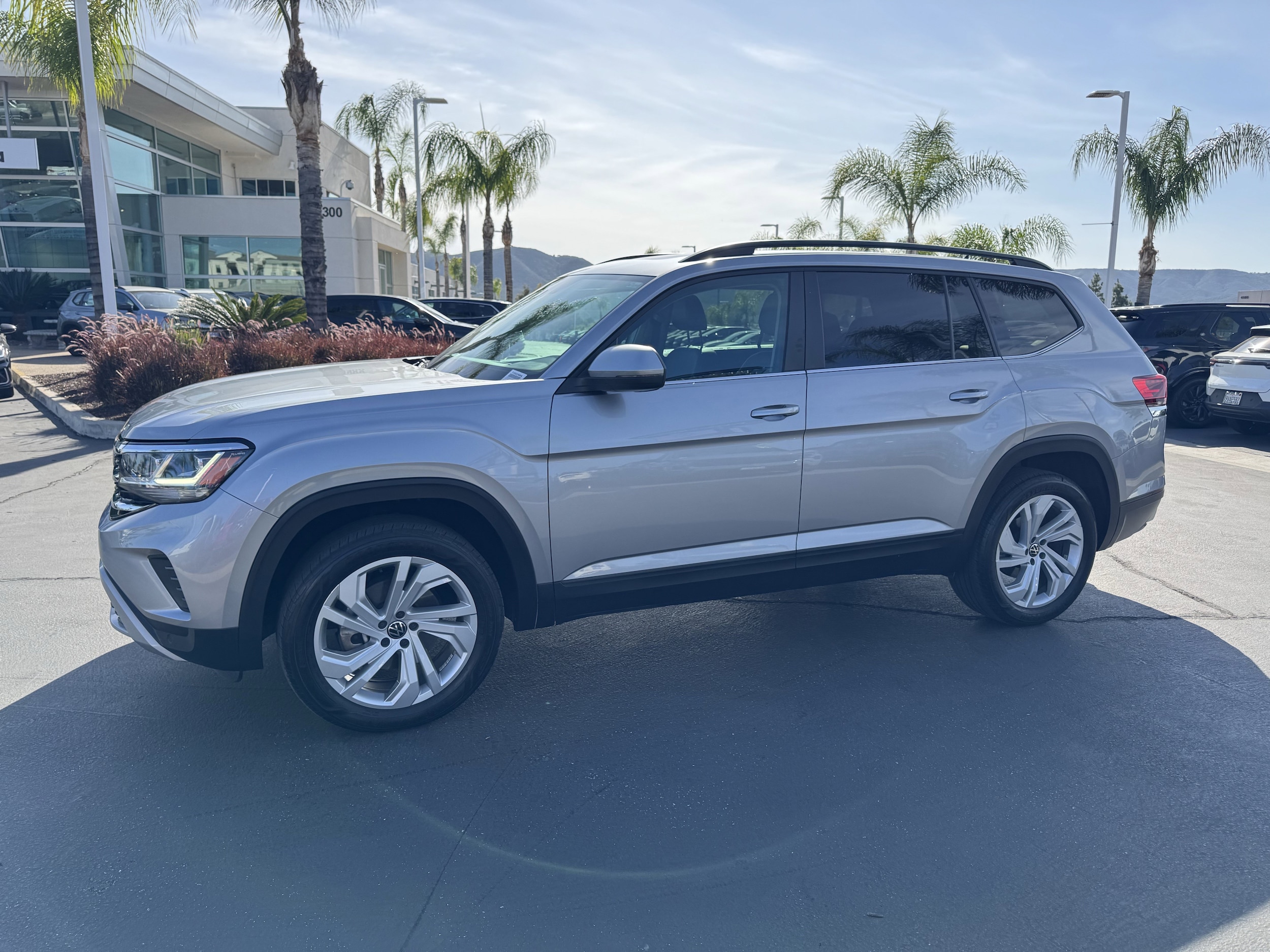 2022 Volkswagen Atlas 3.6L V6 SE w/Technology photo 6
