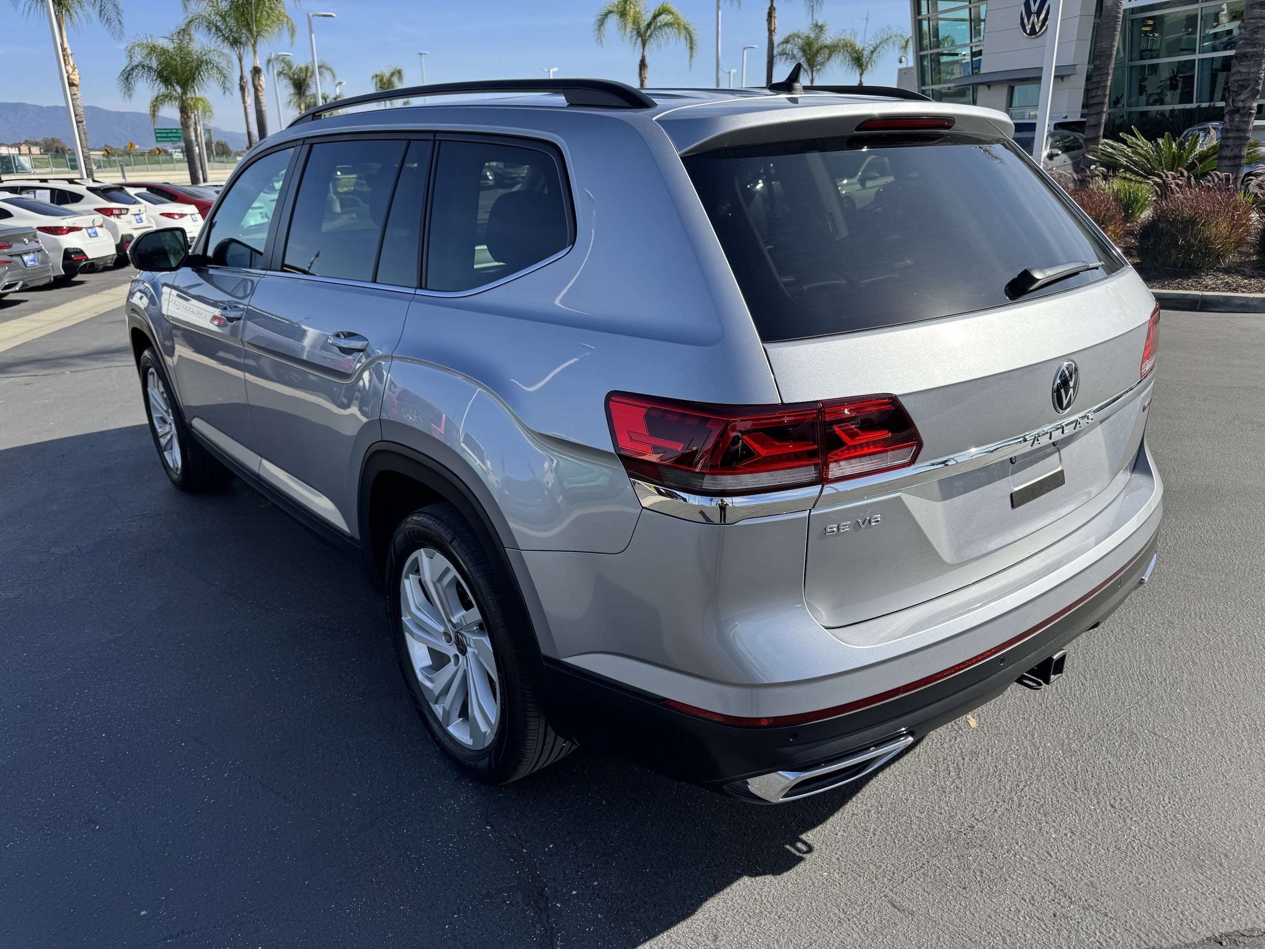 2022 Volkswagen Atlas 3.6L V6 SE w/Technology photo 3