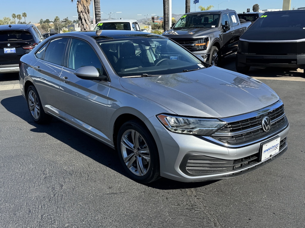 Used 2022 Volkswagen Jetta SE Sedan