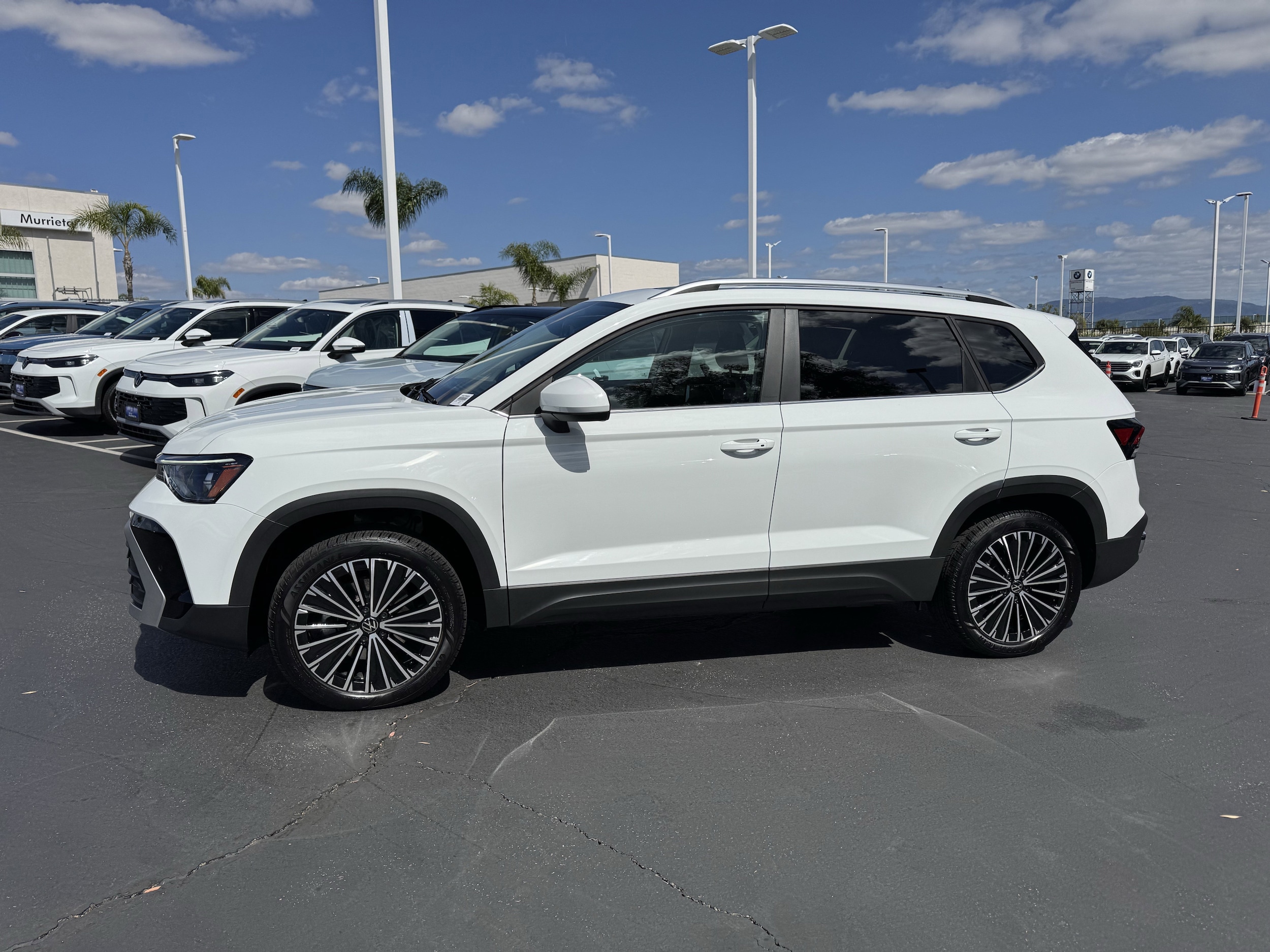 2025 Volkswagen Taos SE photo 5