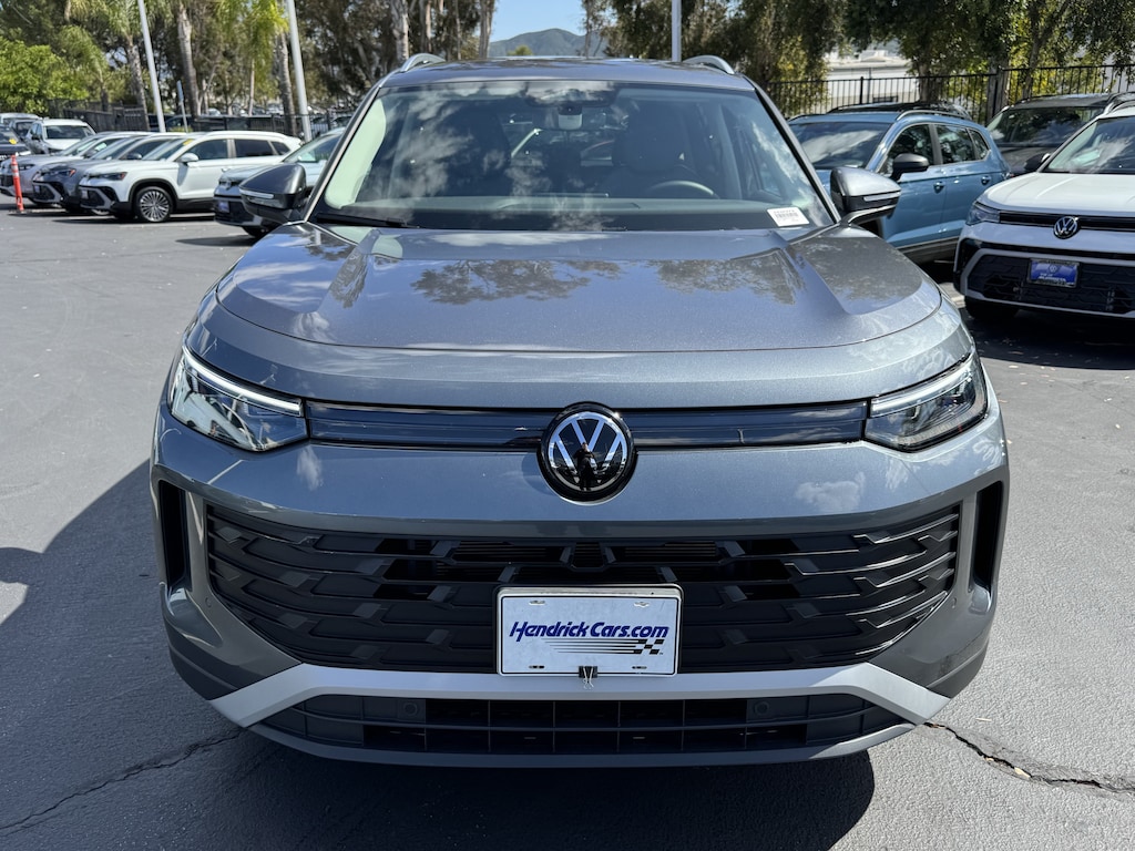 Used 2025 Volkswagen Tiguan SE SUV