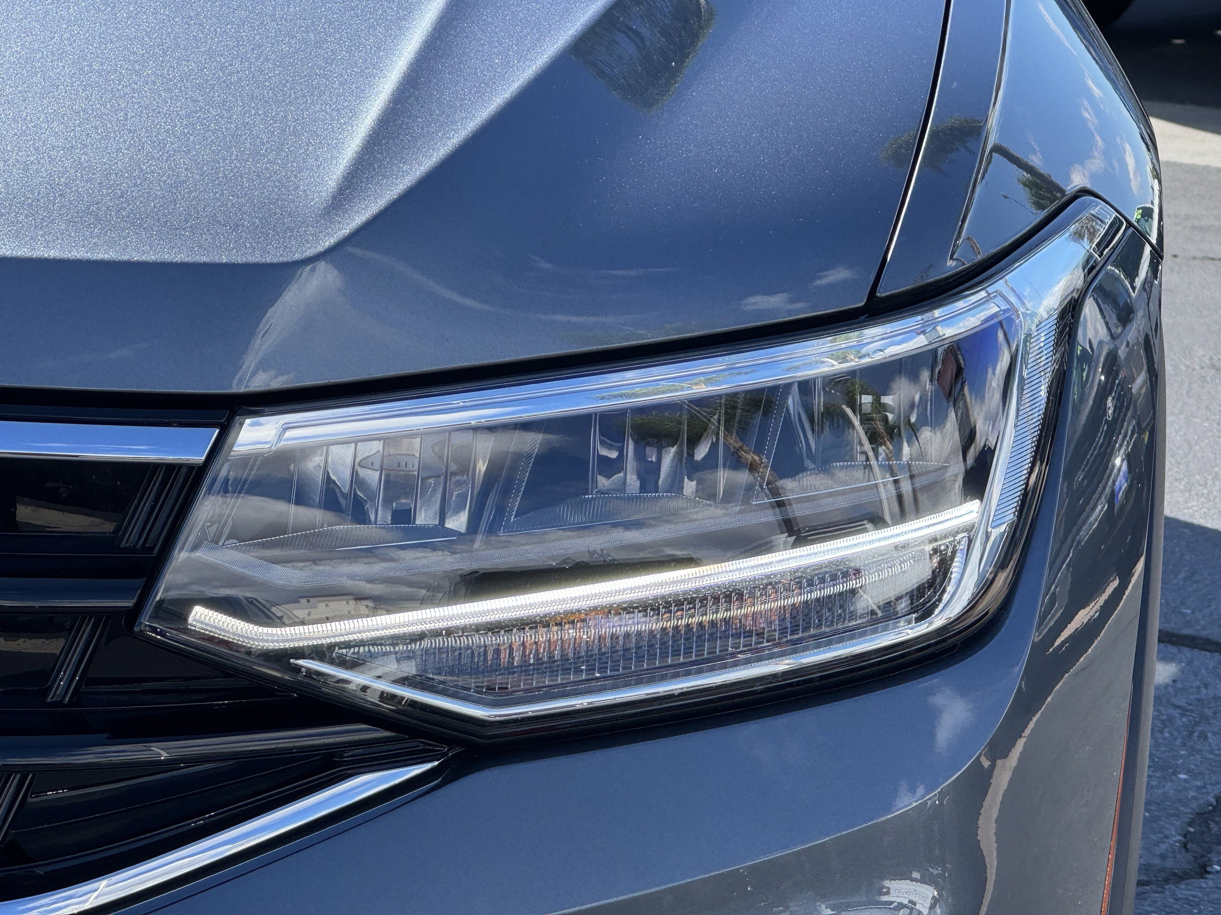 2024 Volkswagen Tiguan 2.0T SE R-Line Black photo 5