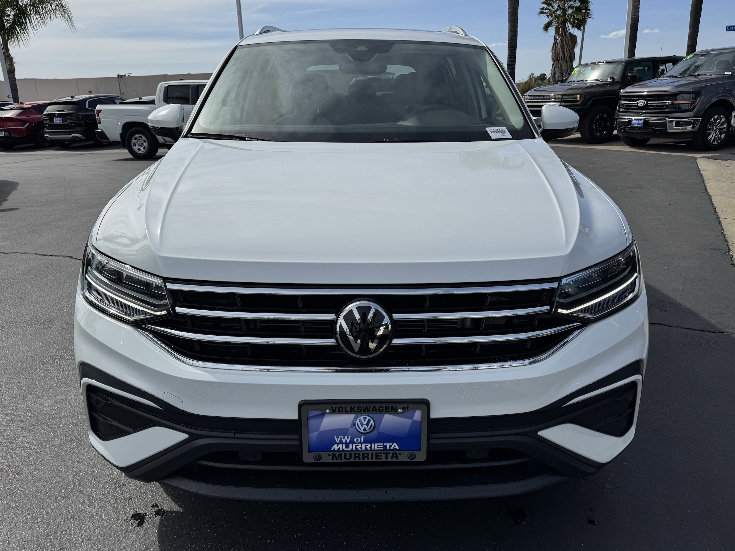 2024 Volkswagen Tiguan 2.0T SE photo 2