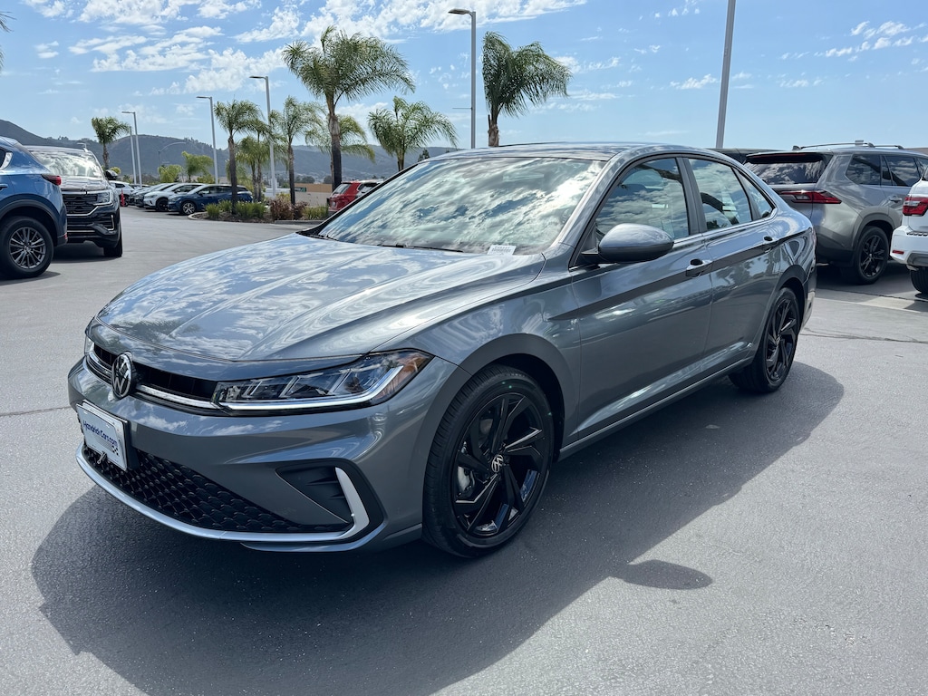 Used 2025 Volkswagen Jetta SE Sedan