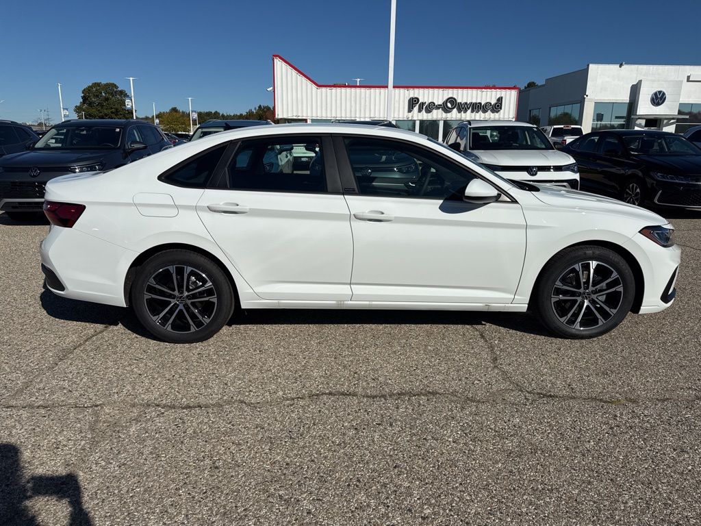 2026 Volkswagen Jetta Sport - Photo 8