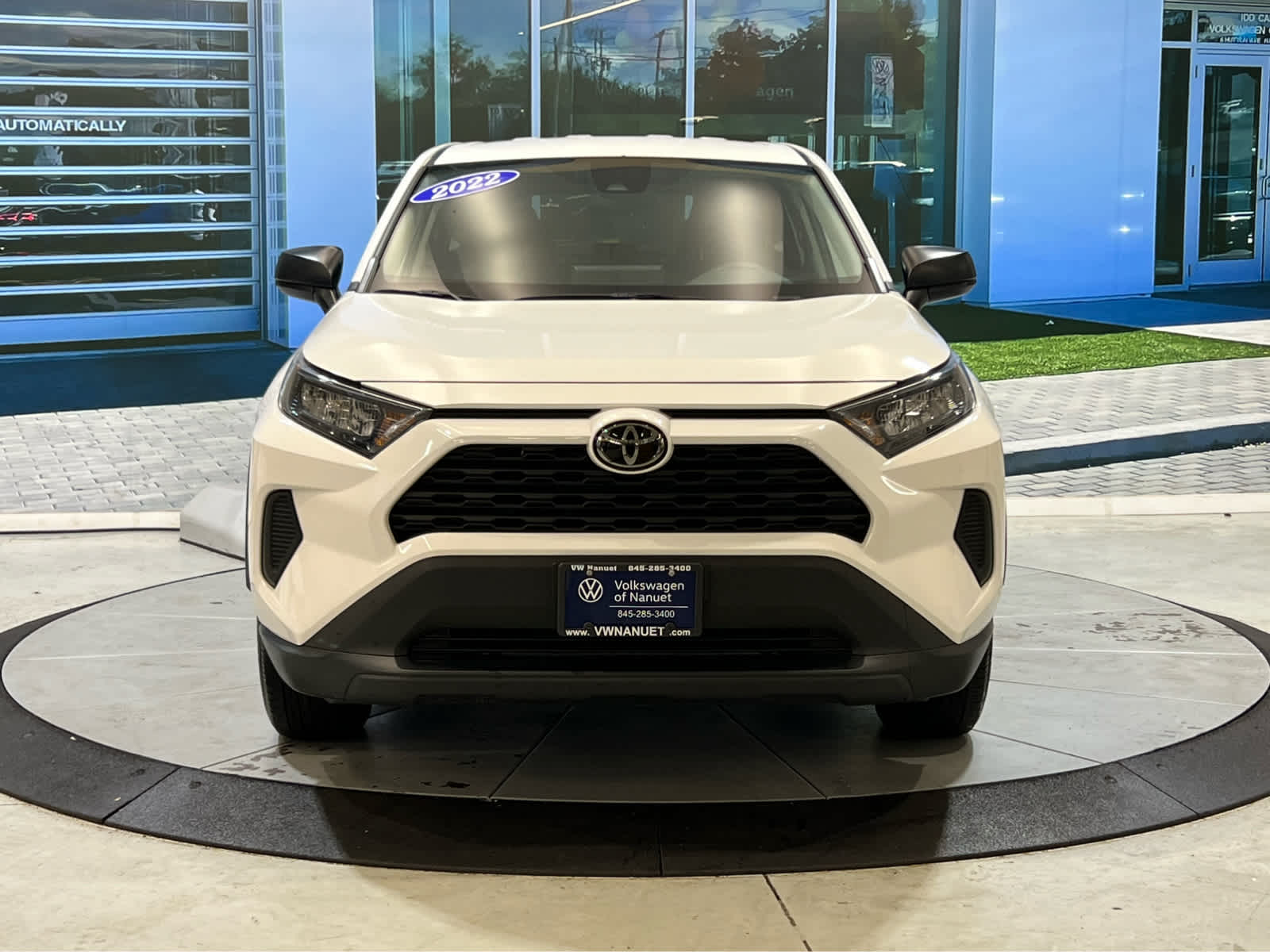 2022 Toyota RAV4 LE photo 2