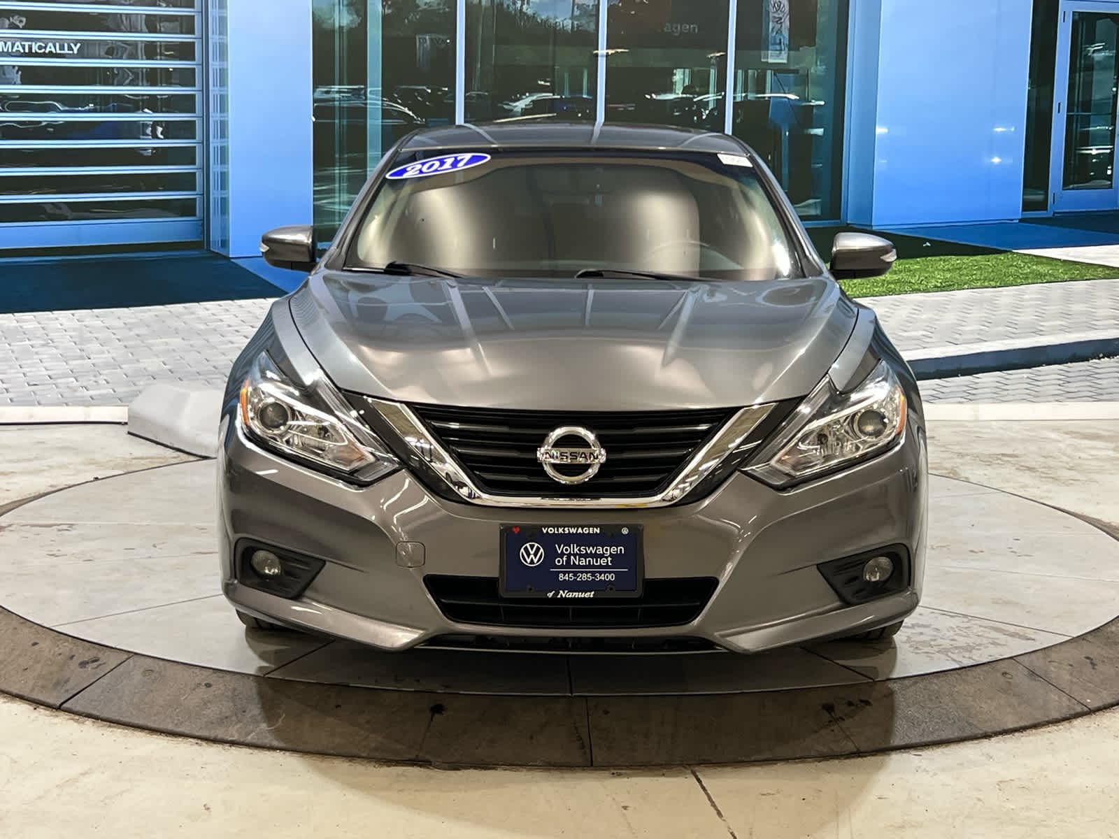 Used 2017 Nissan Altima SV with VIN 1N4AL3AP3HC261874 for sale in Nanuet, NY