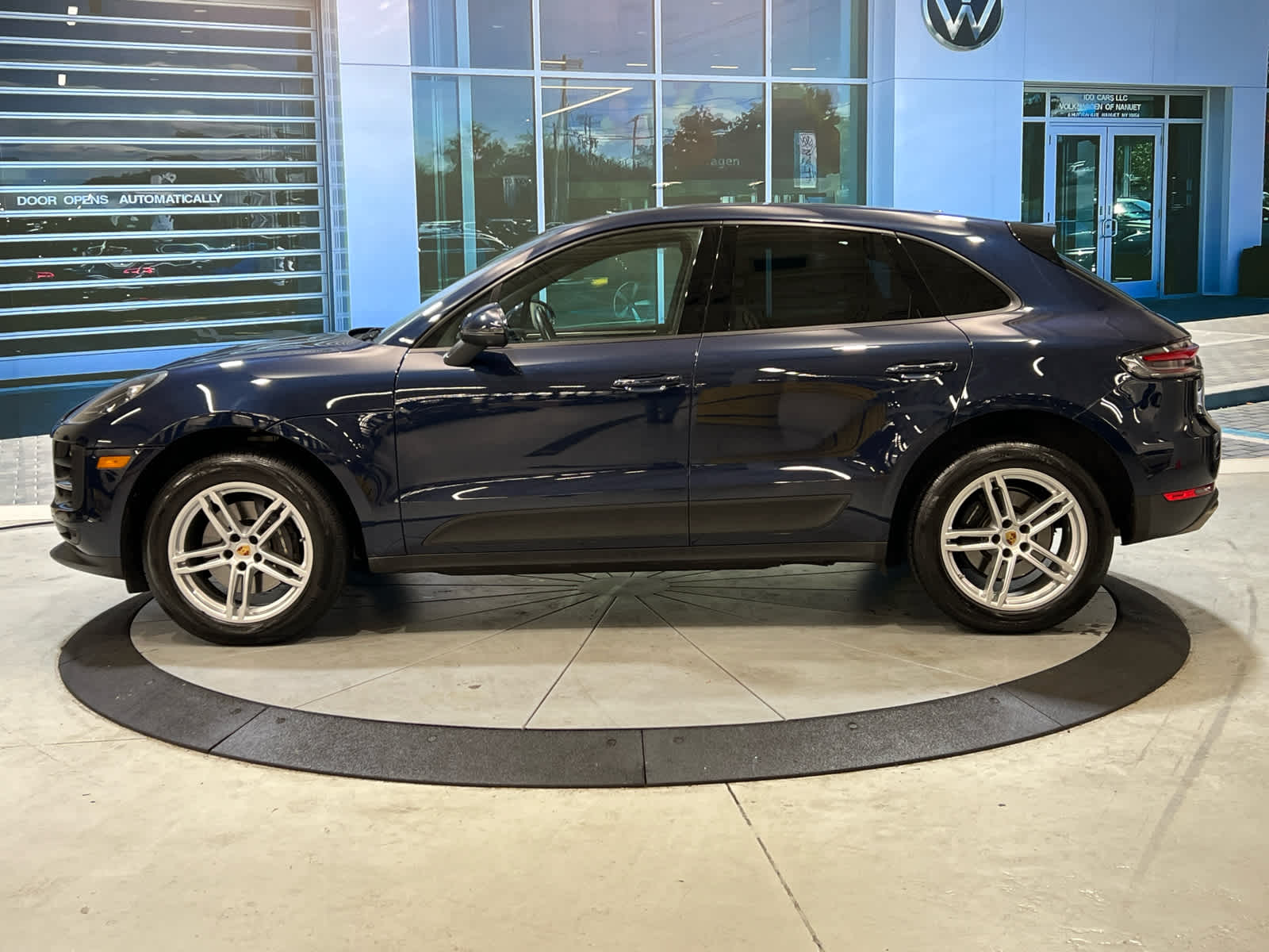 2021 Porsche Macan Base photo 4