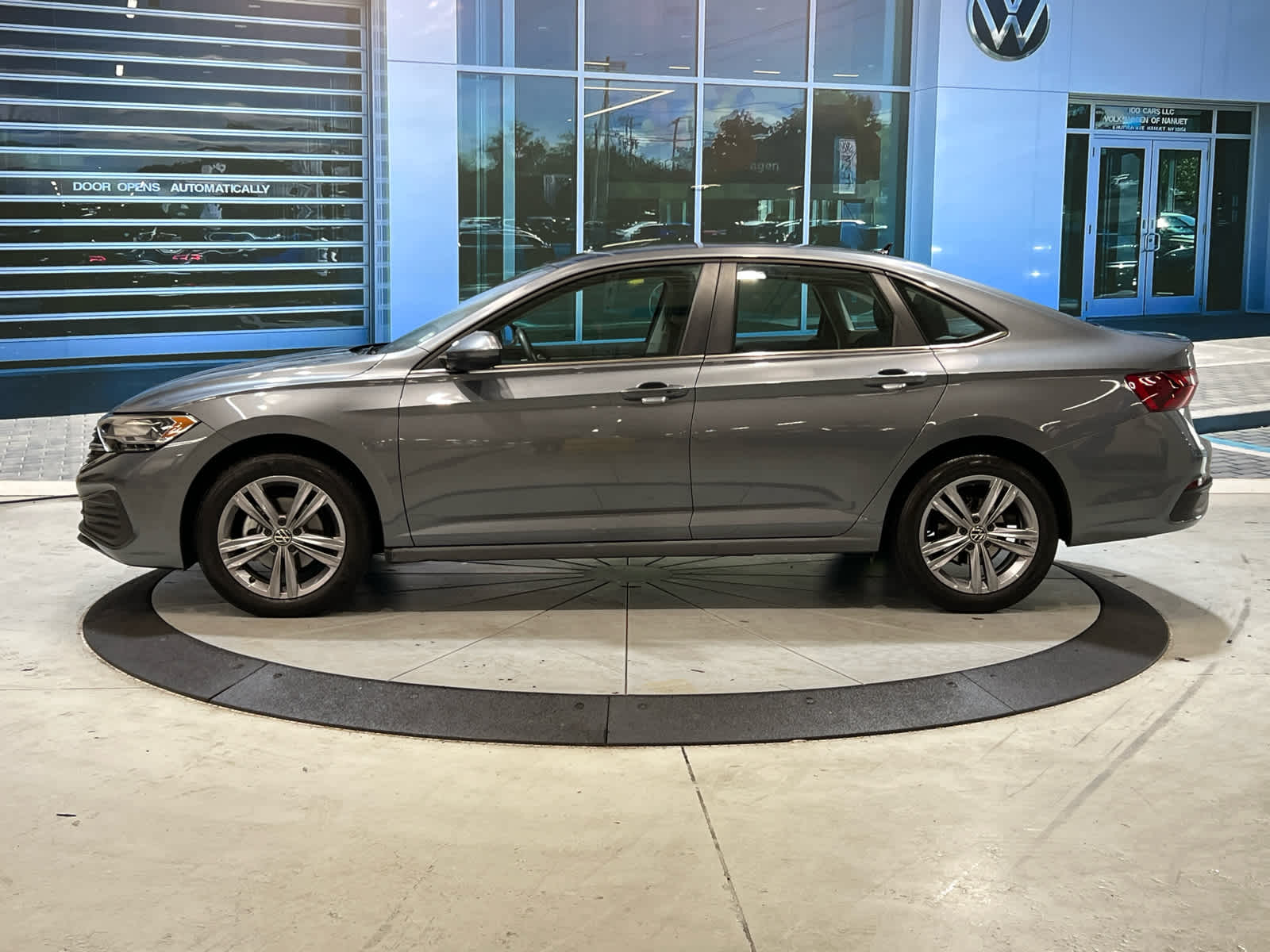 2023 Volkswagen Jetta 1.5T SE photo 3