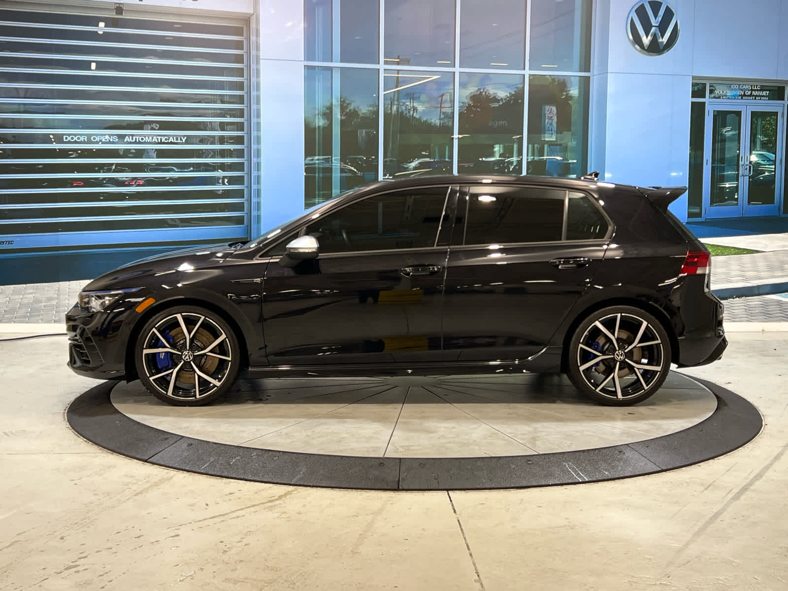 2024 Volkswagen Golf R photo 2