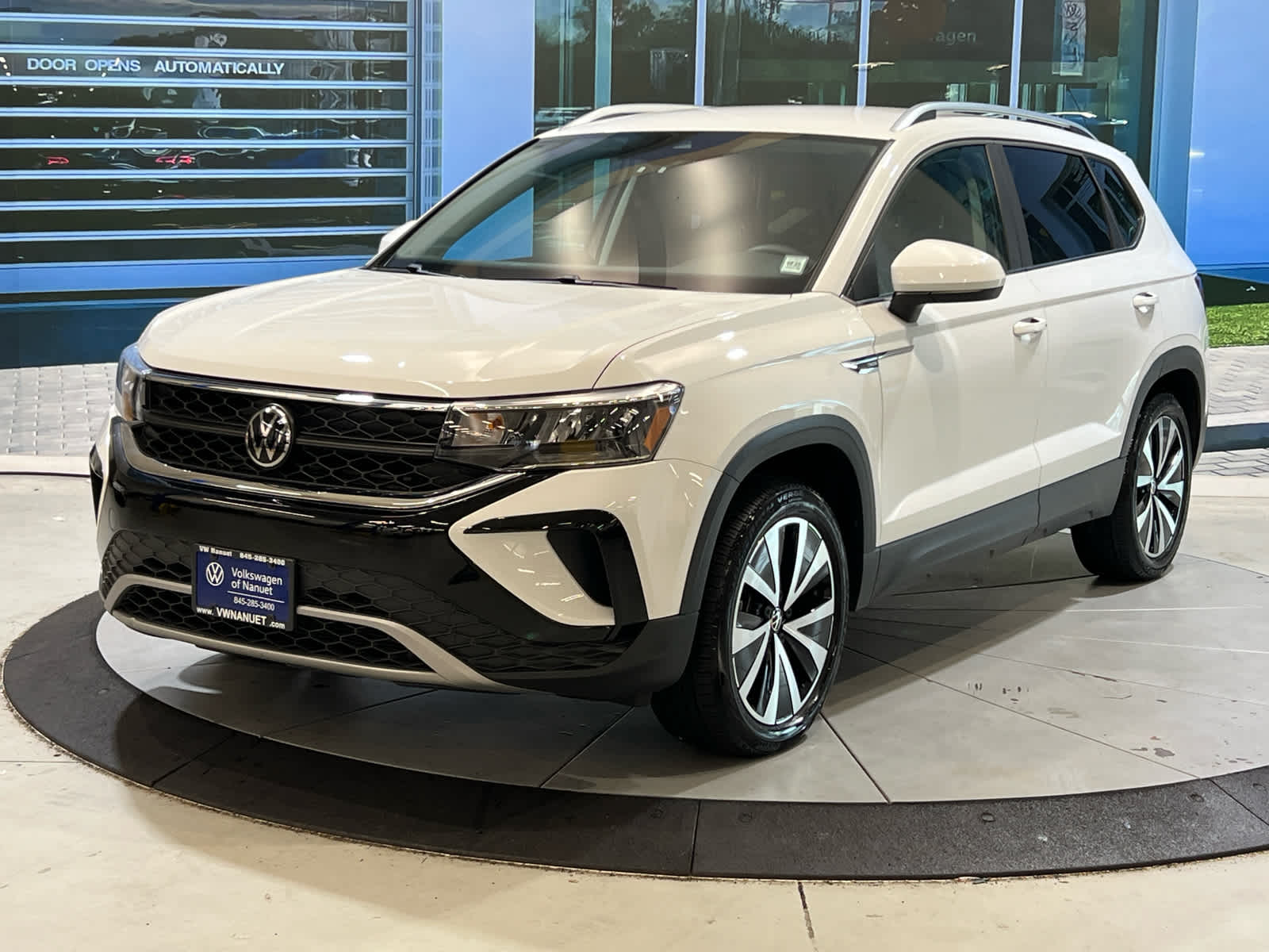 2023 Volkswagen Taos SE photo 2