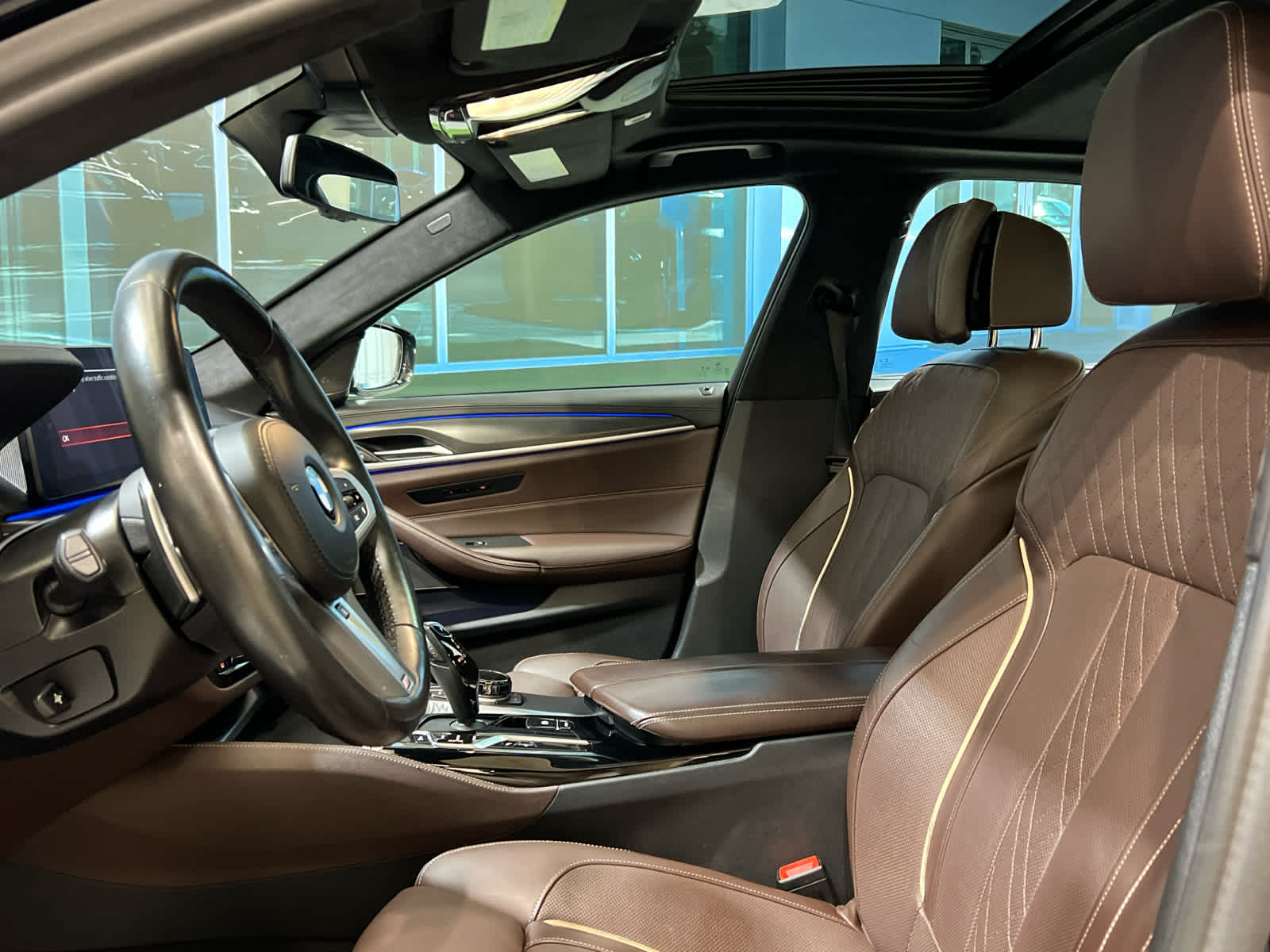 2023 BMW 5 Series M550i - Photo 17
