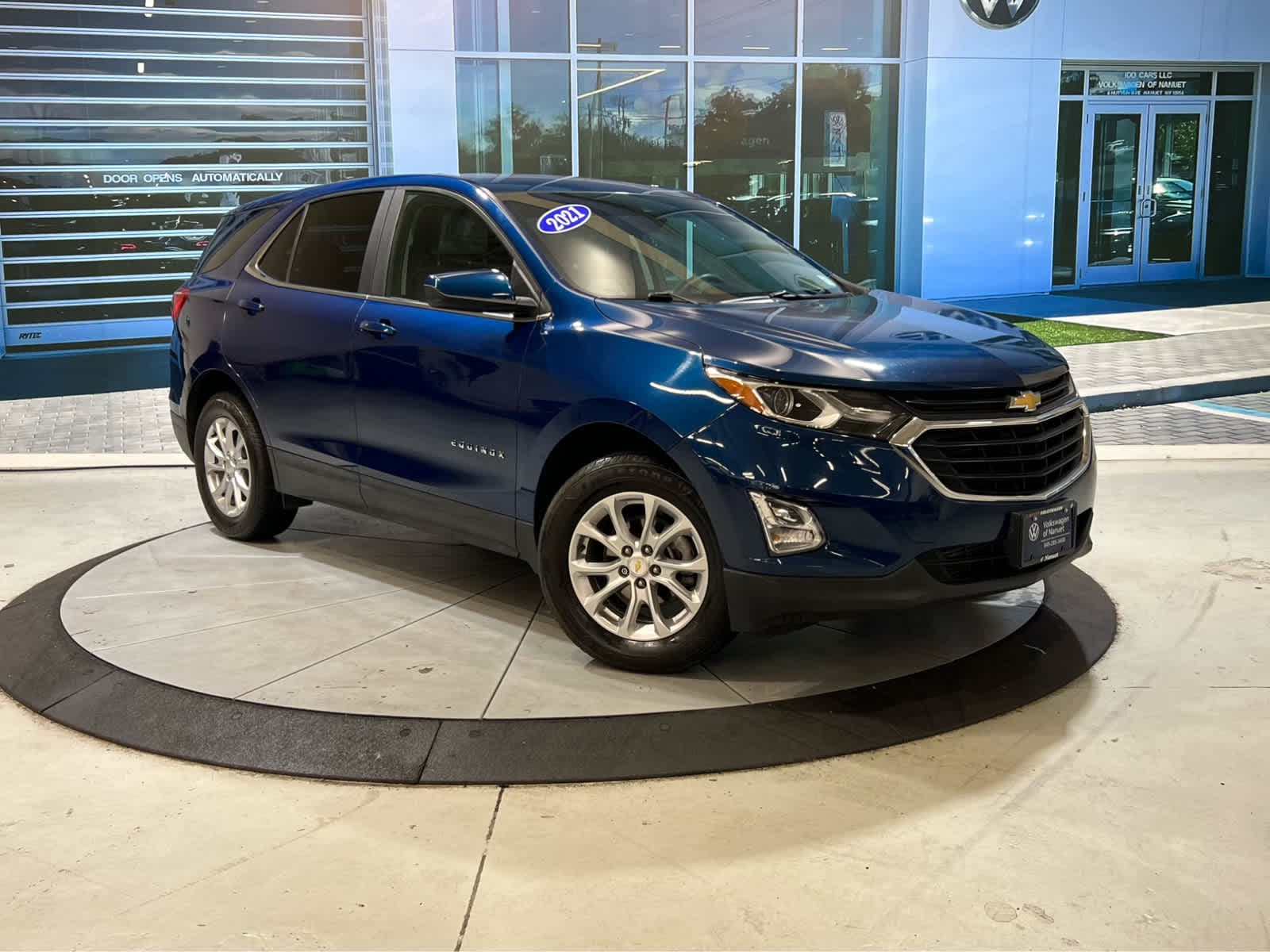 Used 2021 Chevrolet Equinox LT with VIN 2GNAXUEV2M6106255 for sale in Nanuet, NY