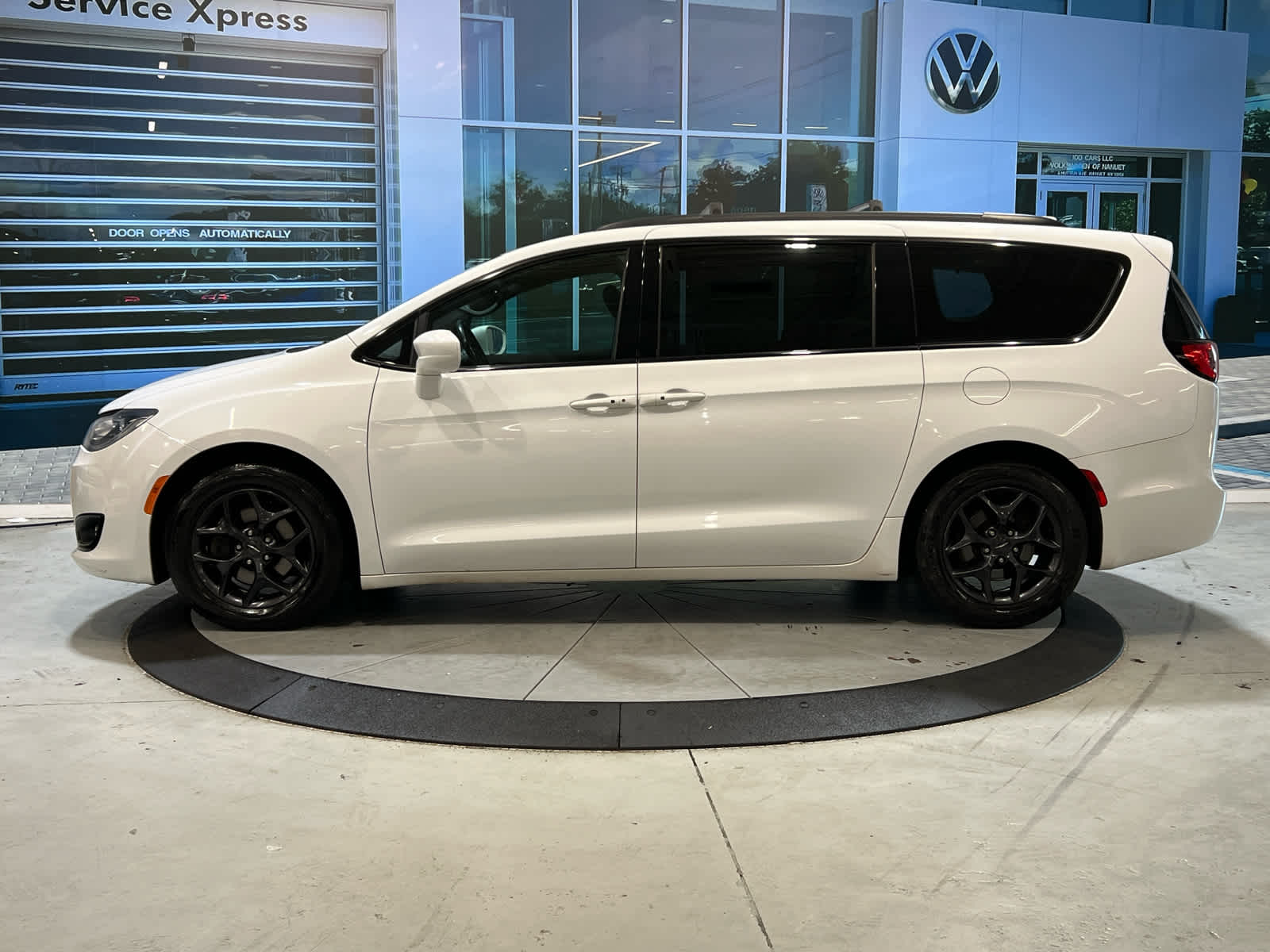 2018 Chrysler Pacifica Touring L photo 4