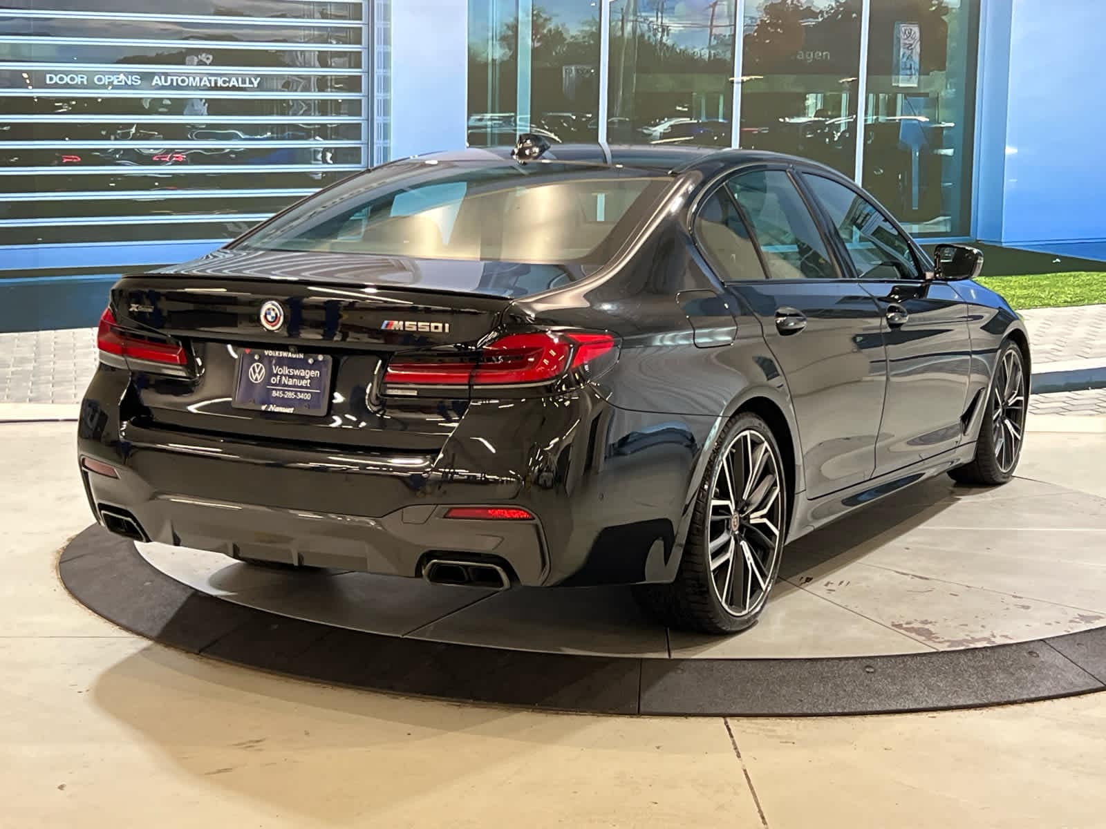 2023 BMW 5 Series M550i - Photo 7