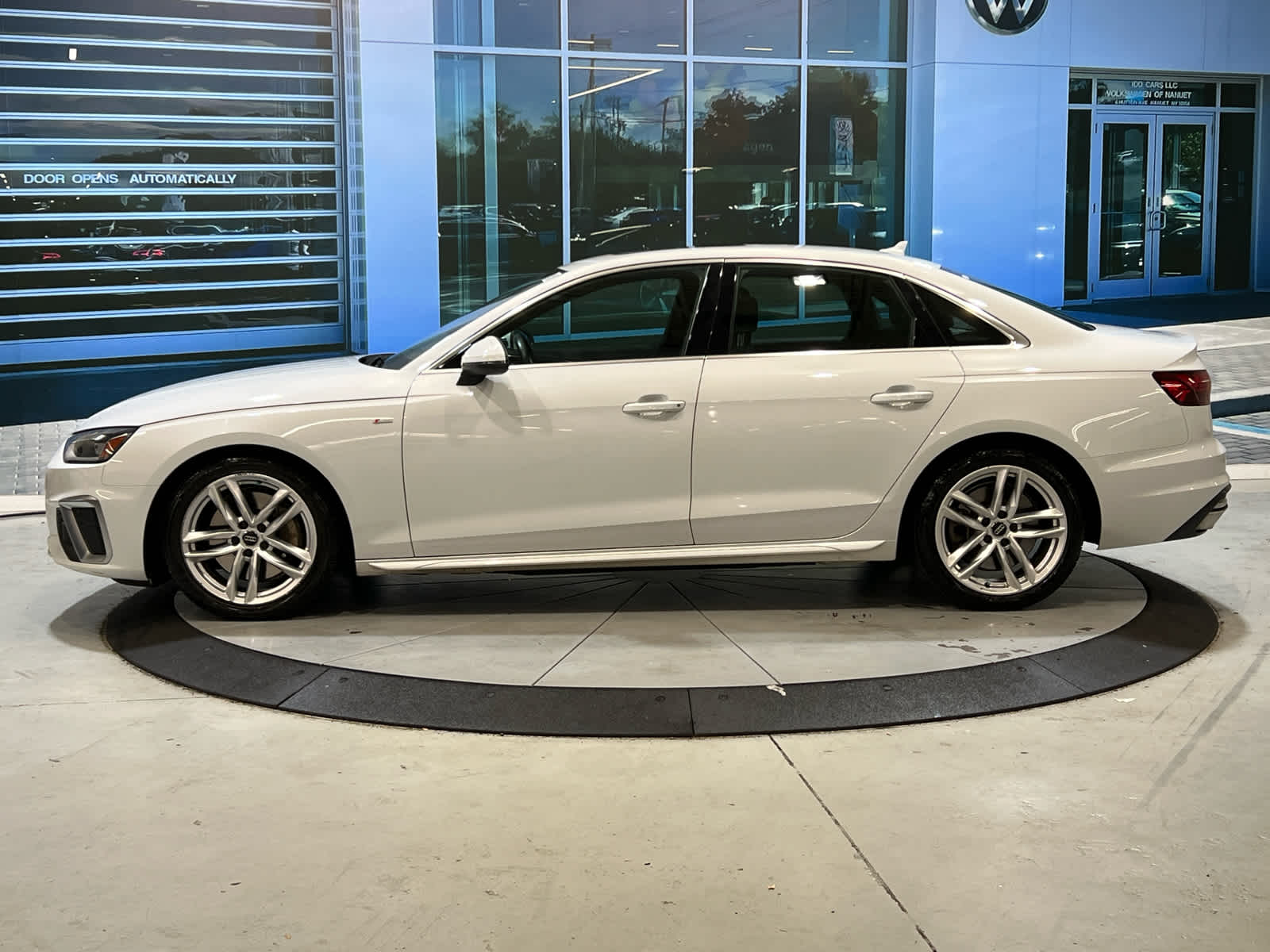 2020 Audi A4 Quattro Premium Plus photo 4