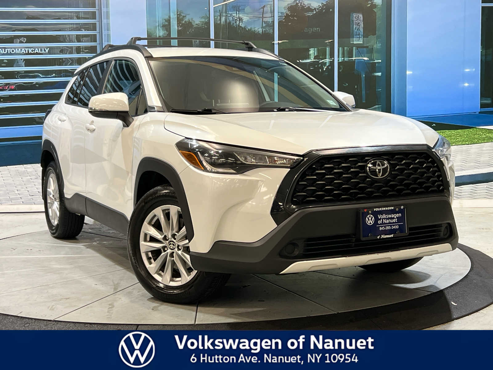 2022 Toyota Corolla Cross LE's photo