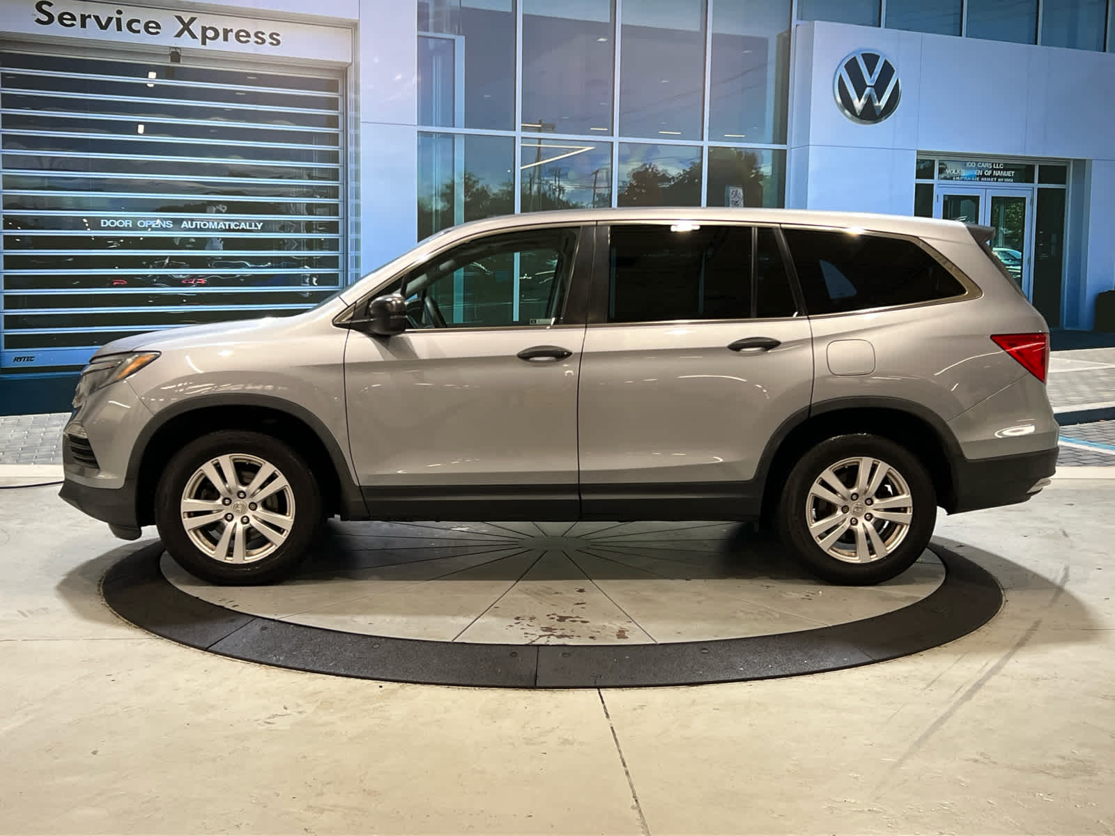 2018 Honda Pilot LX photo 3