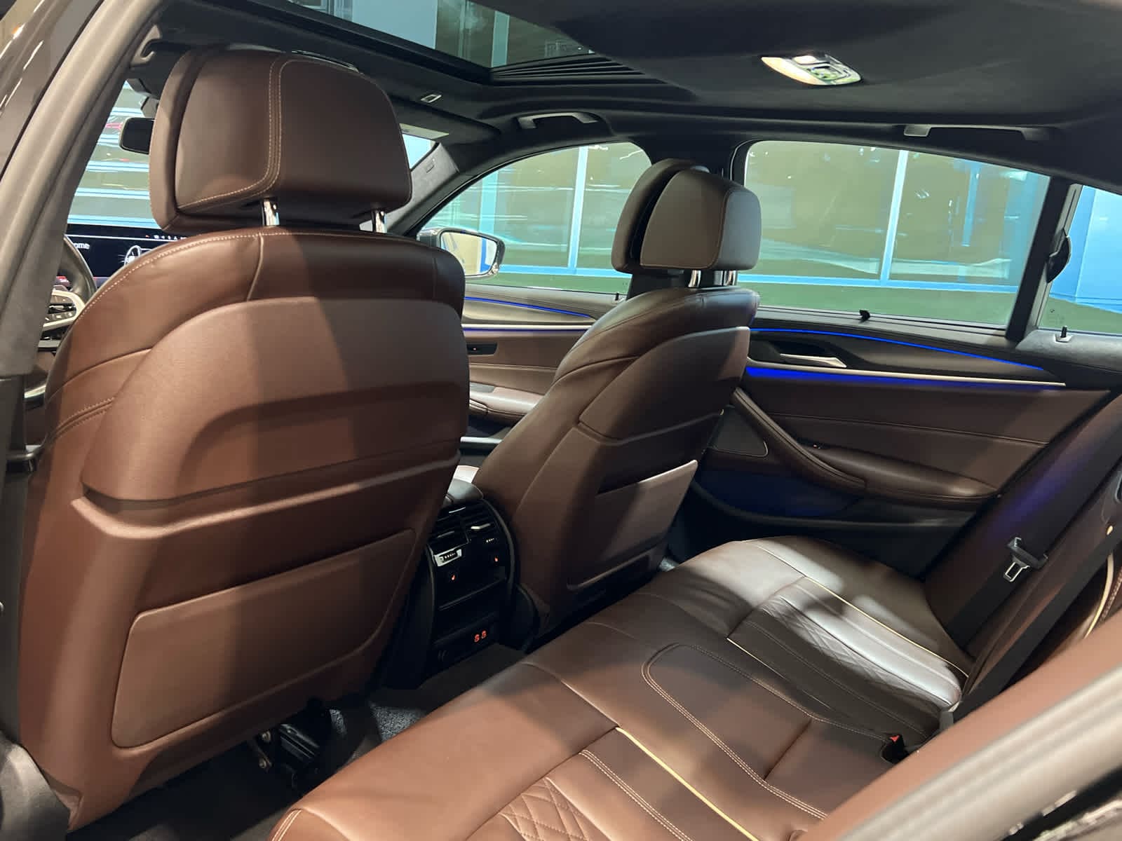 2023 BMW 5 Series M550i - Photo 20