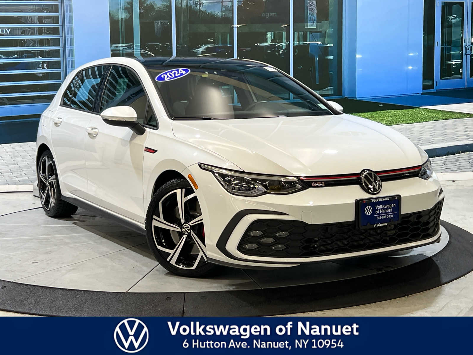 2024 Volkswagen Golf GTI SE's photo