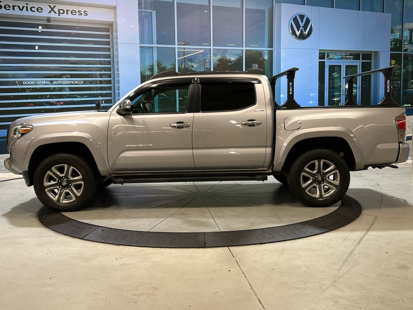 2018 Toyota Tacoma Limited V6 photo 3