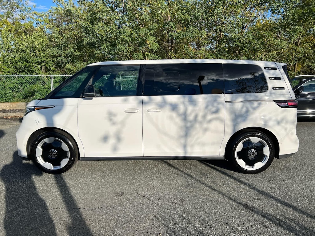 New 2025 Volkswagen ID. Buzz Pro S Van Passenger Van