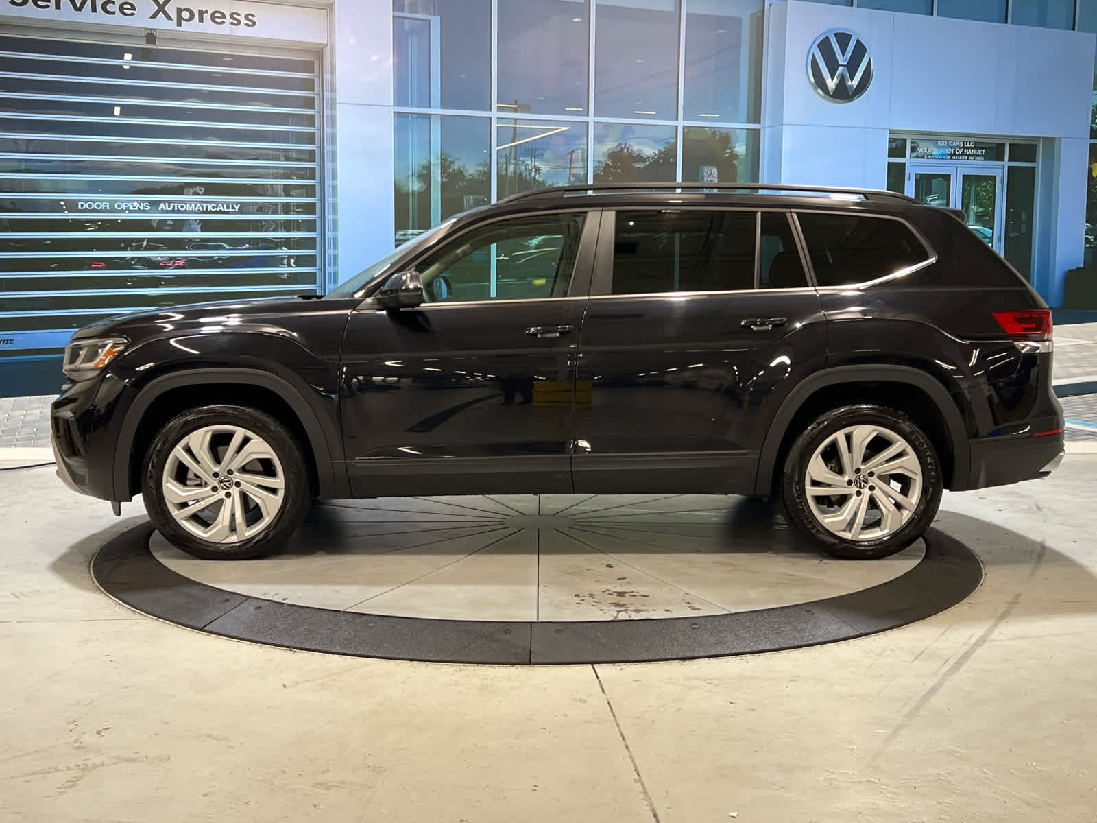 2022 Volkswagen Atlas V6 SE Technology photo 2