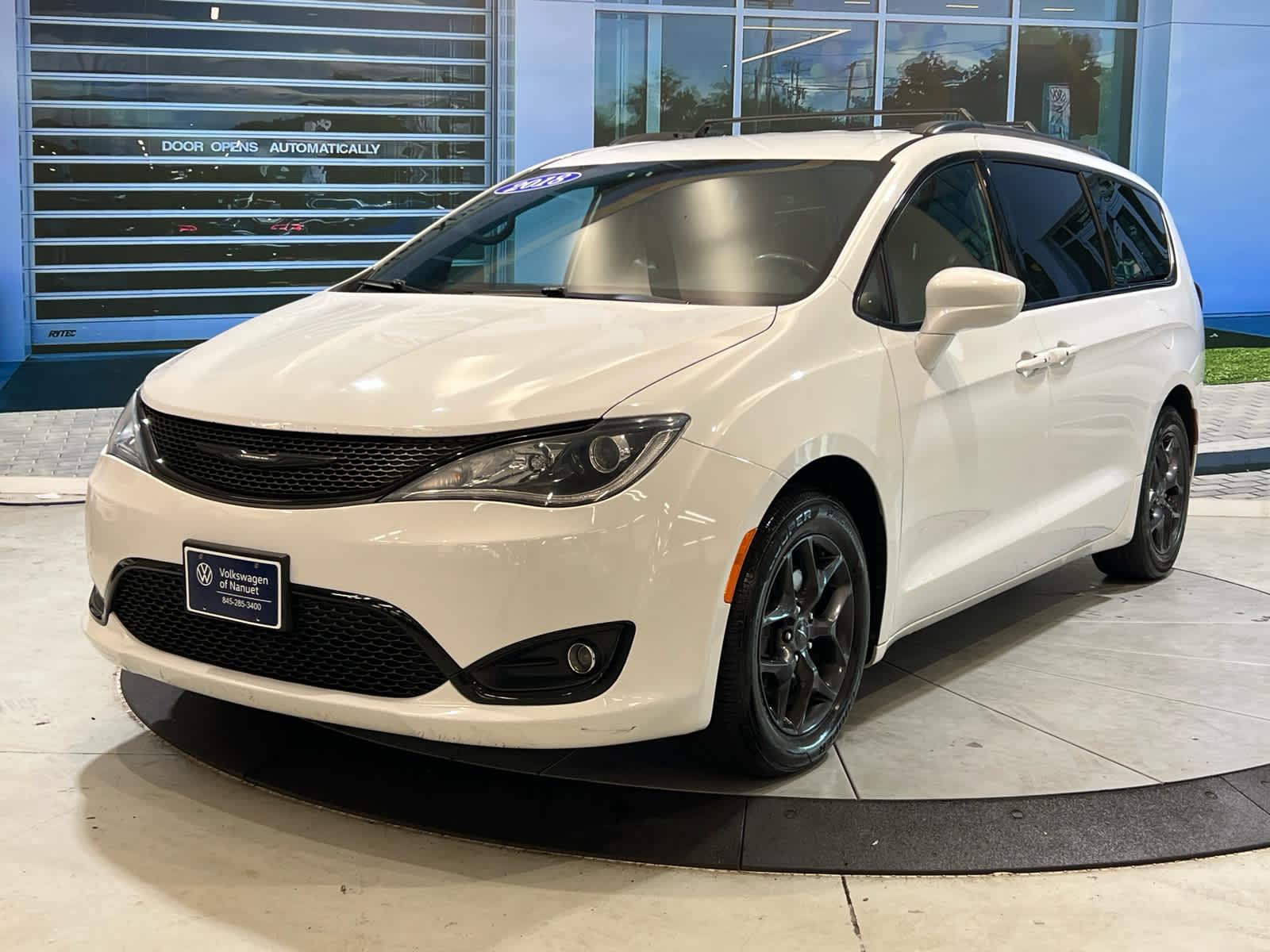 2018 Chrysler Pacifica Touring L photo 3