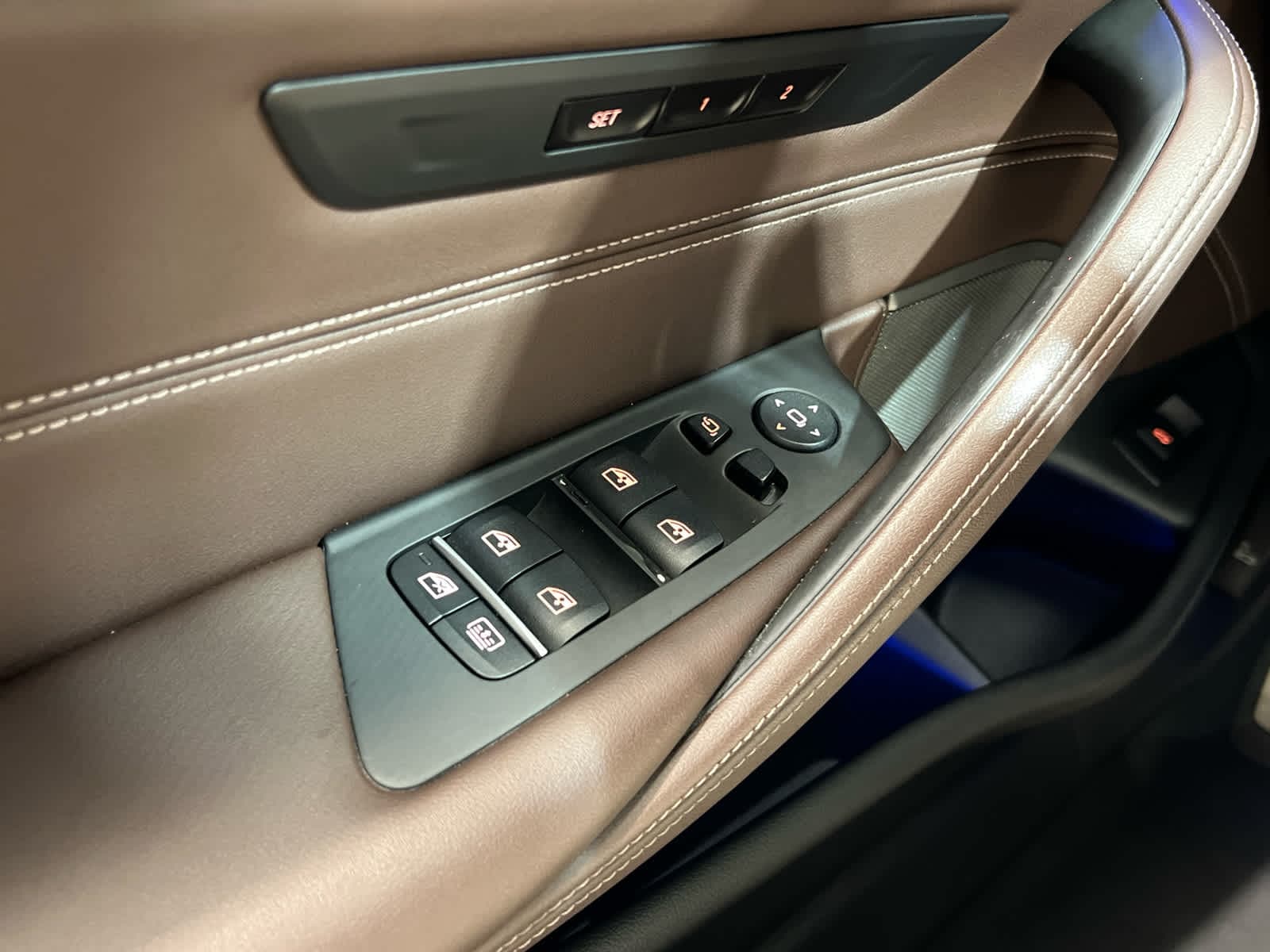 2023 BMW 5 Series M550i - Photo 25
