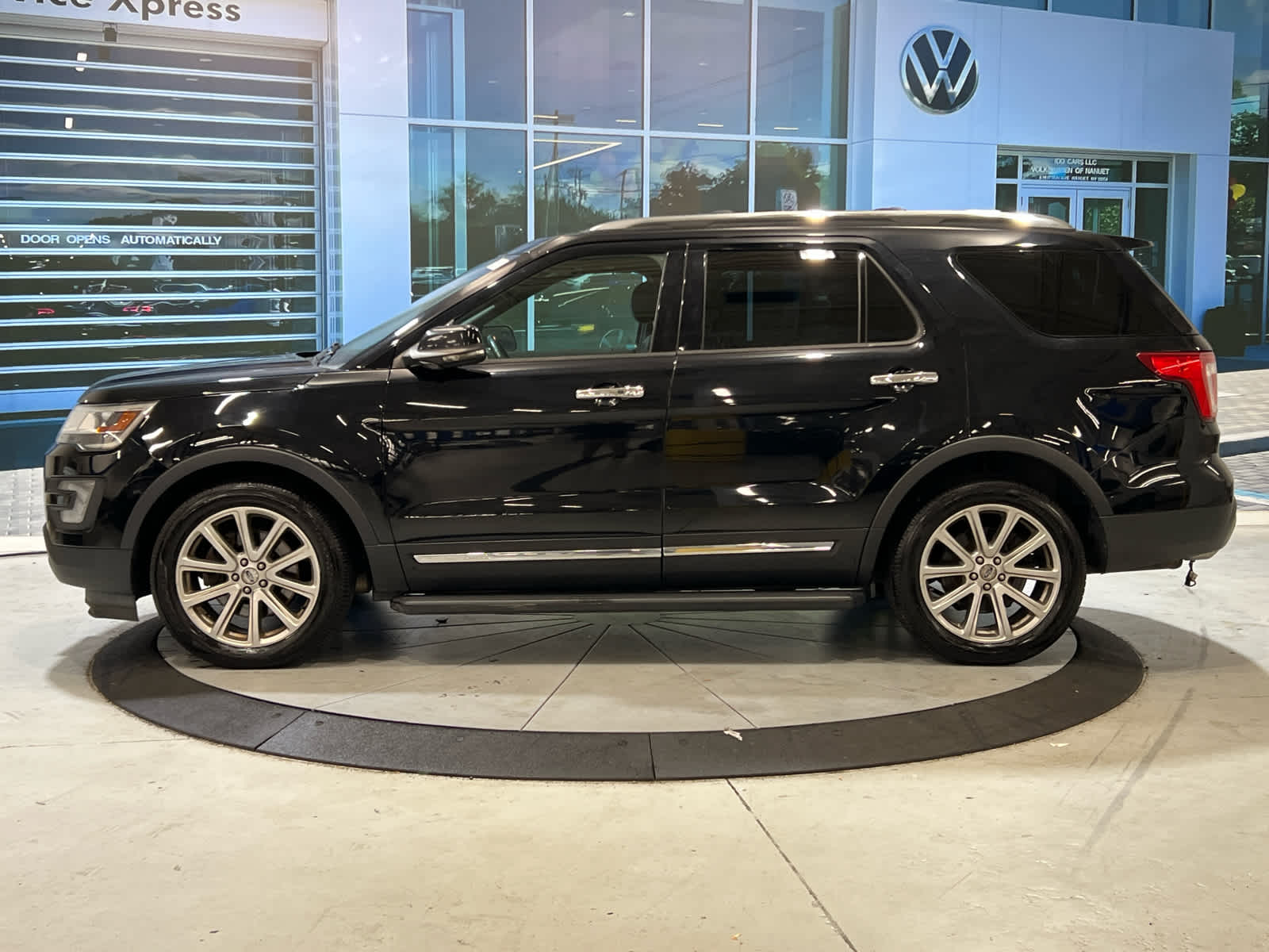 2017 Ford Explorer Limited photo 2