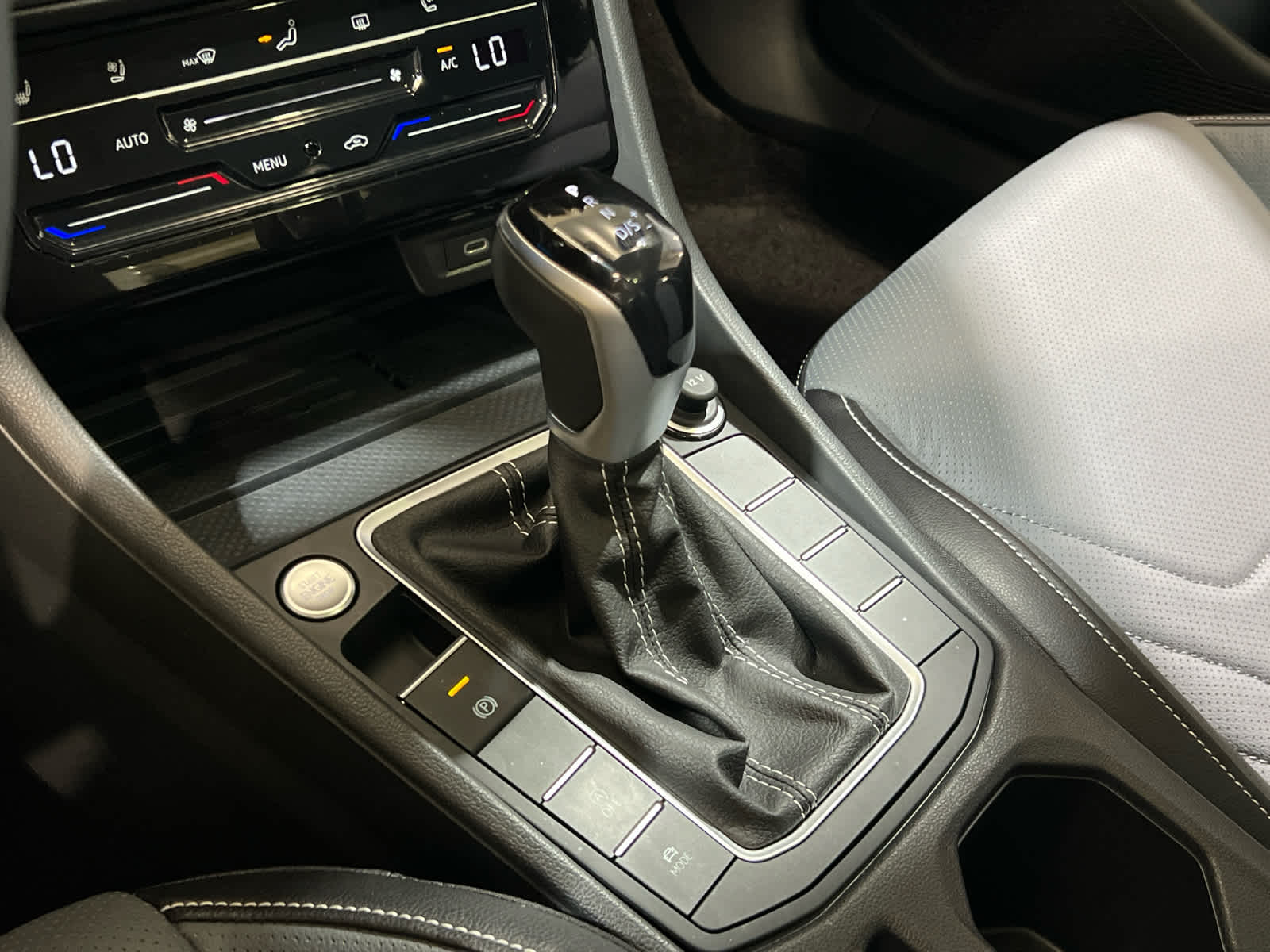 2026 Volkswagen Jetta SEL - Photo 28