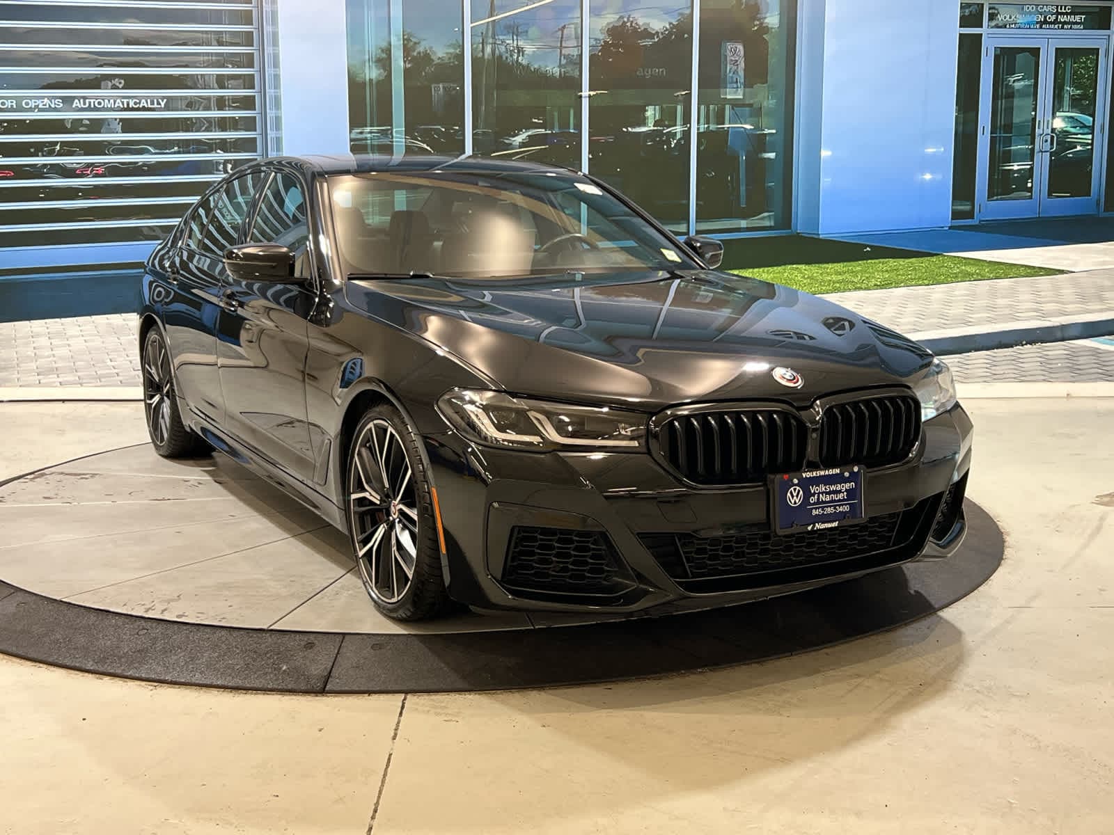 2023 BMW 5 Series M550i - Photo 9