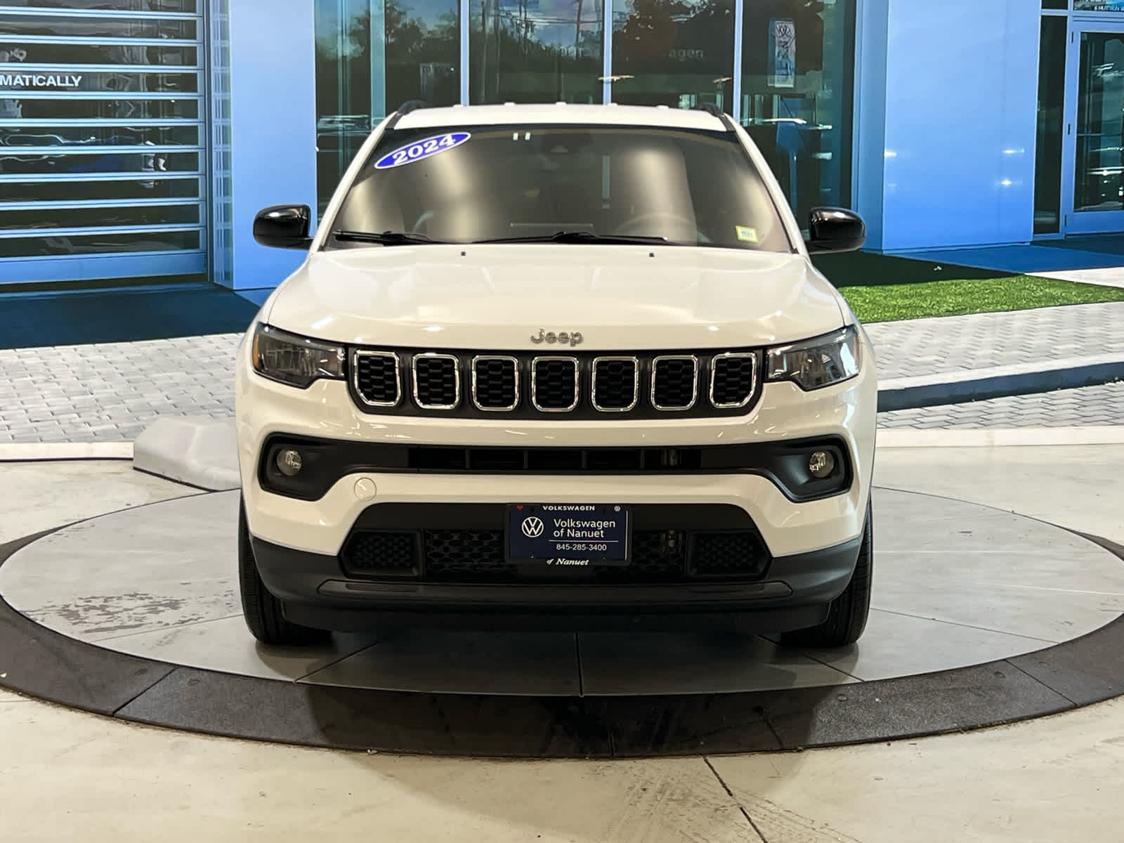 Used 2024 Jeep Compass Latitude with VIN 3C4NJDBN7RT117092 for sale in Nanuet, NY