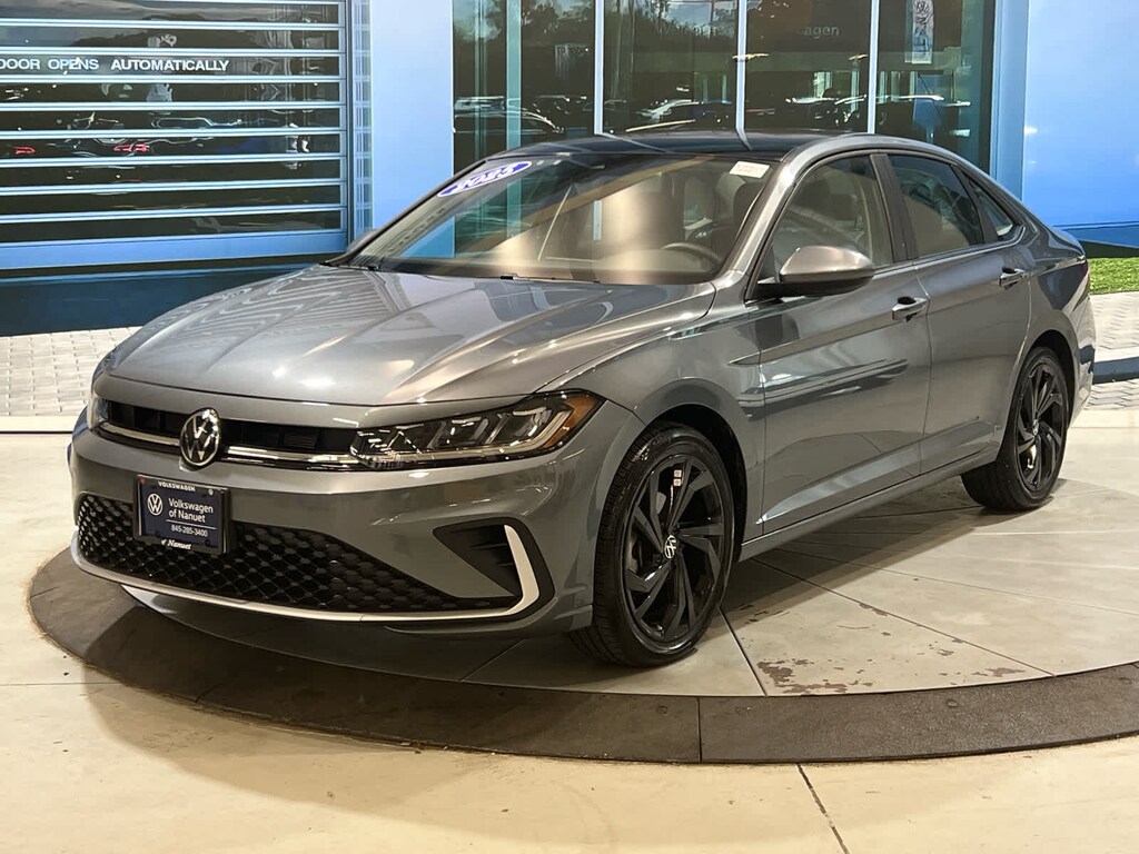 Used 2025 Volkswagen Jetta 1.5T SE Sedan