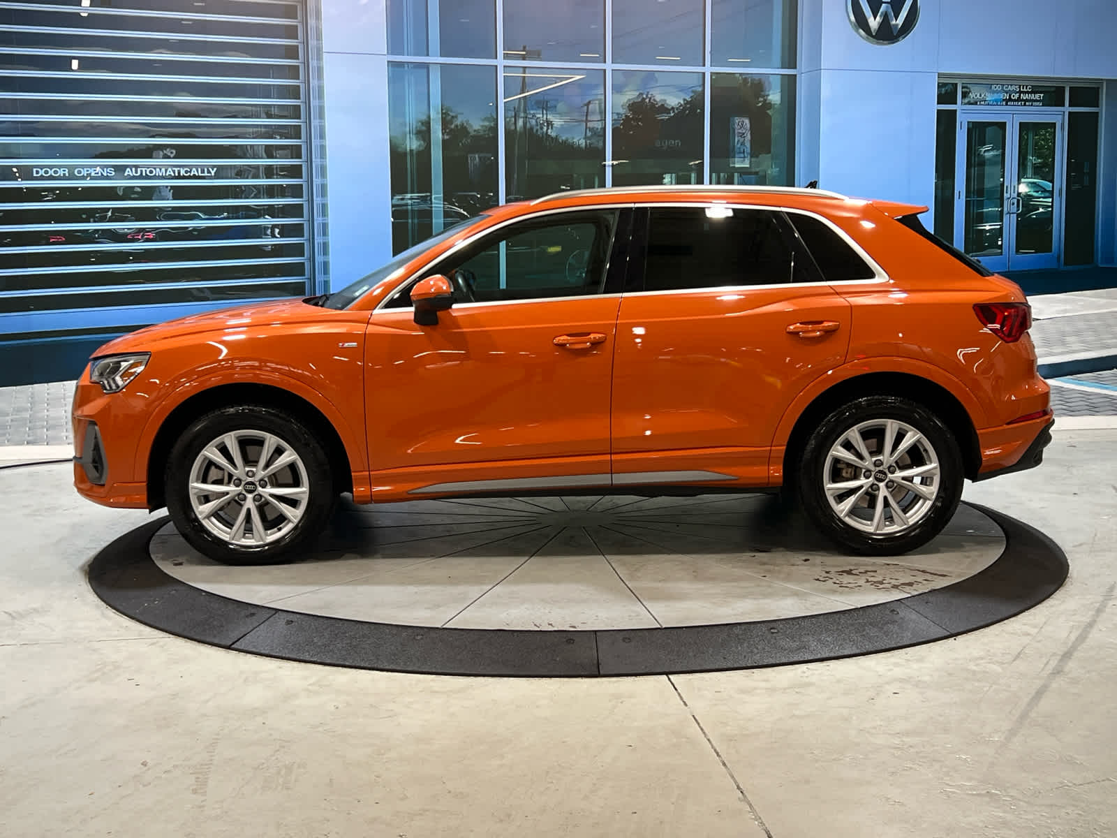 2024 Audi Q3 45 TFSI S line Premium photo 4