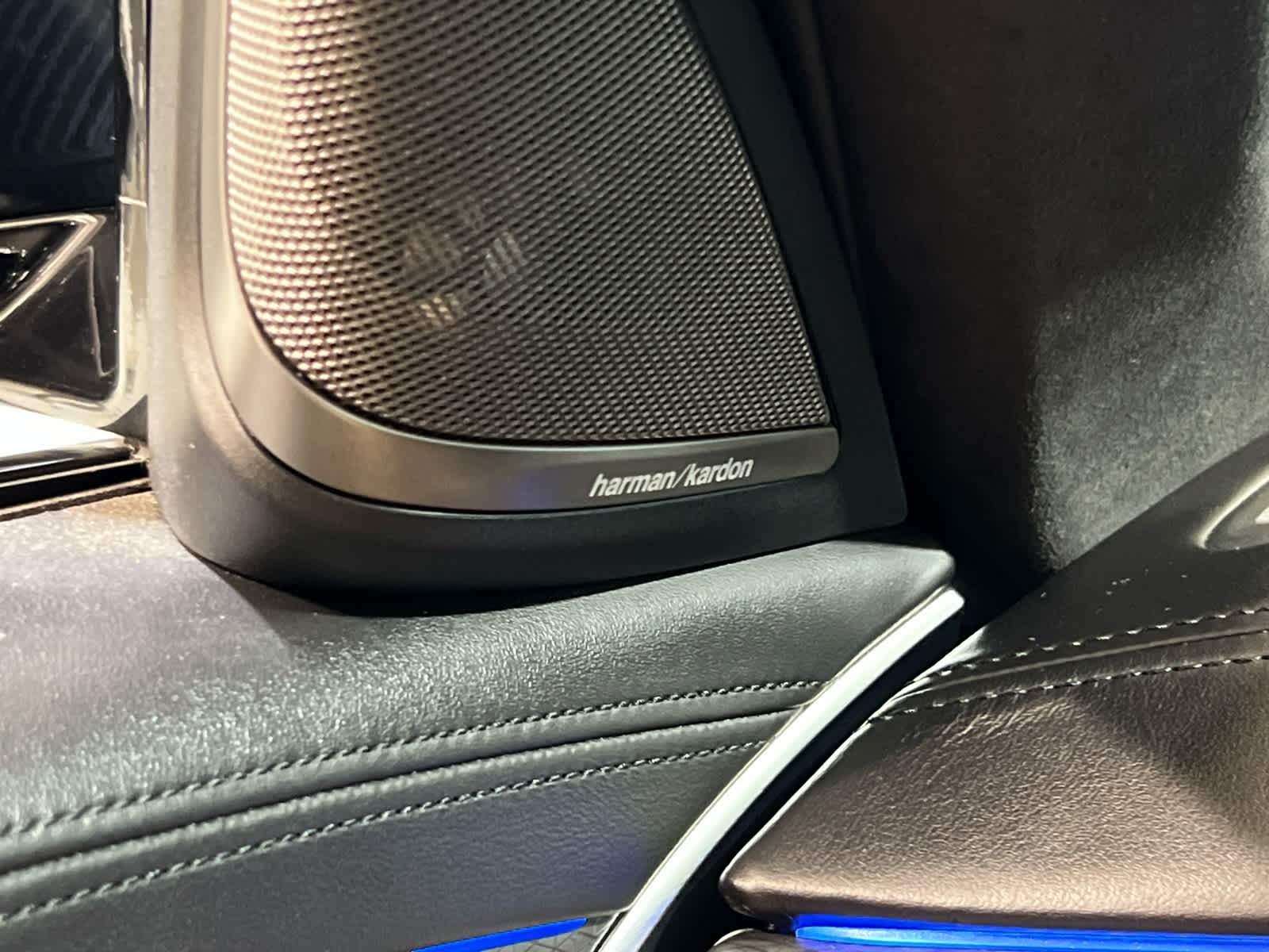 2023 BMW 5 Series M550i - Photo 26