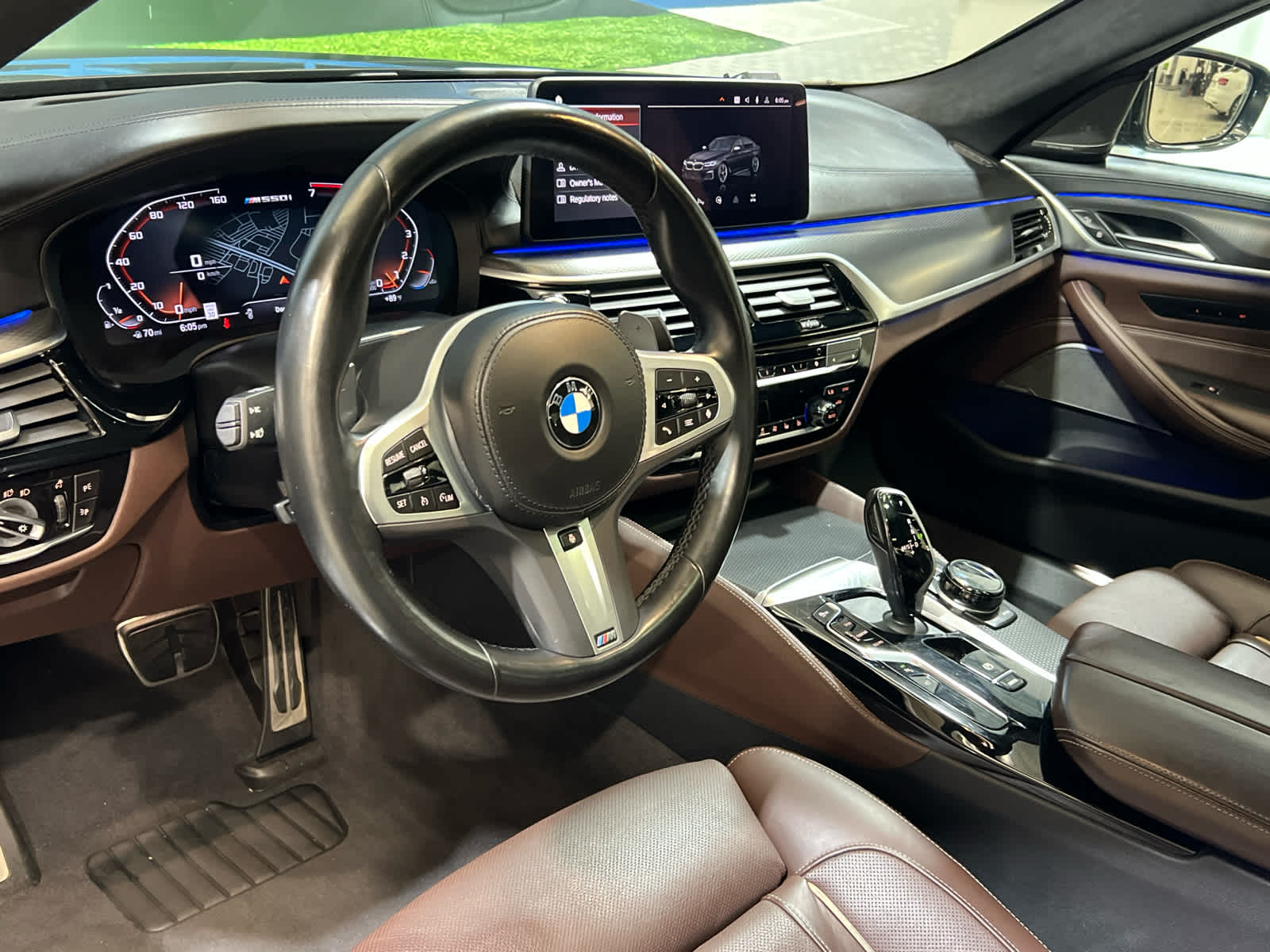 2023 BMW 5 Series M550i - Photo 38