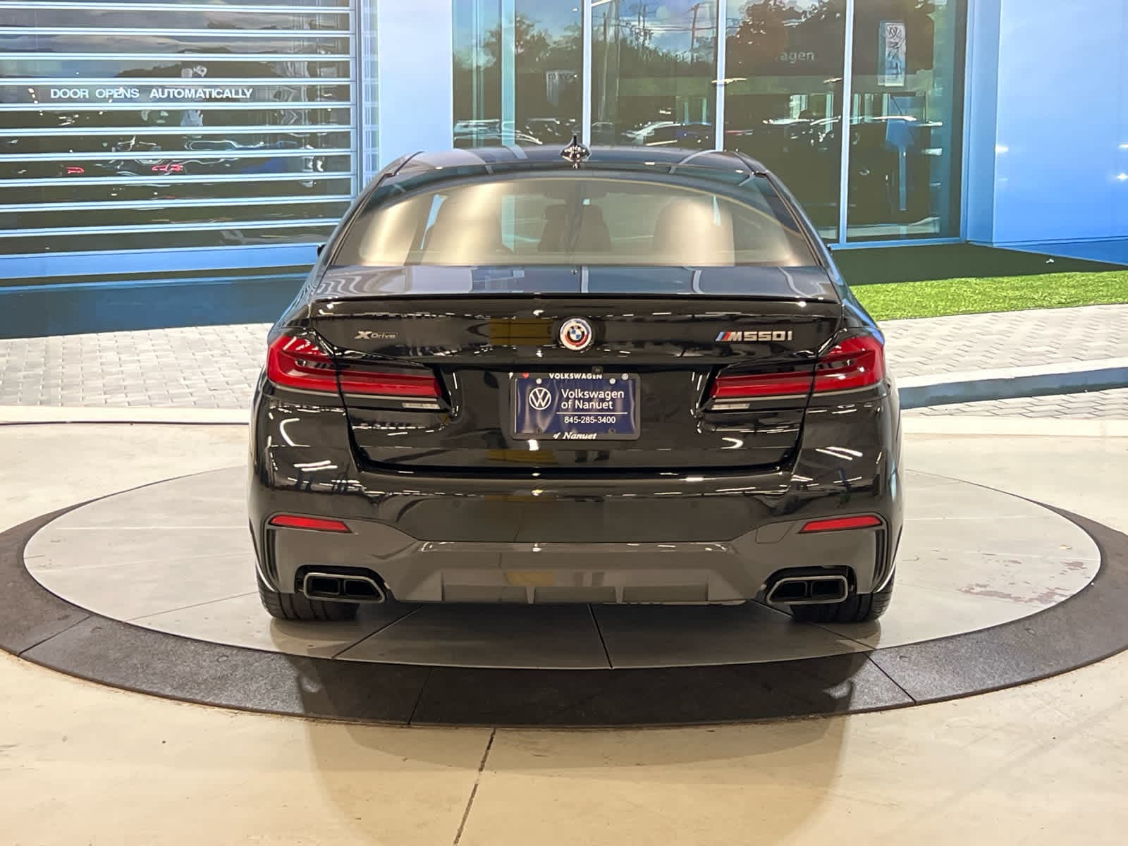 2023 BMW 5 Series M550i - Photo 6