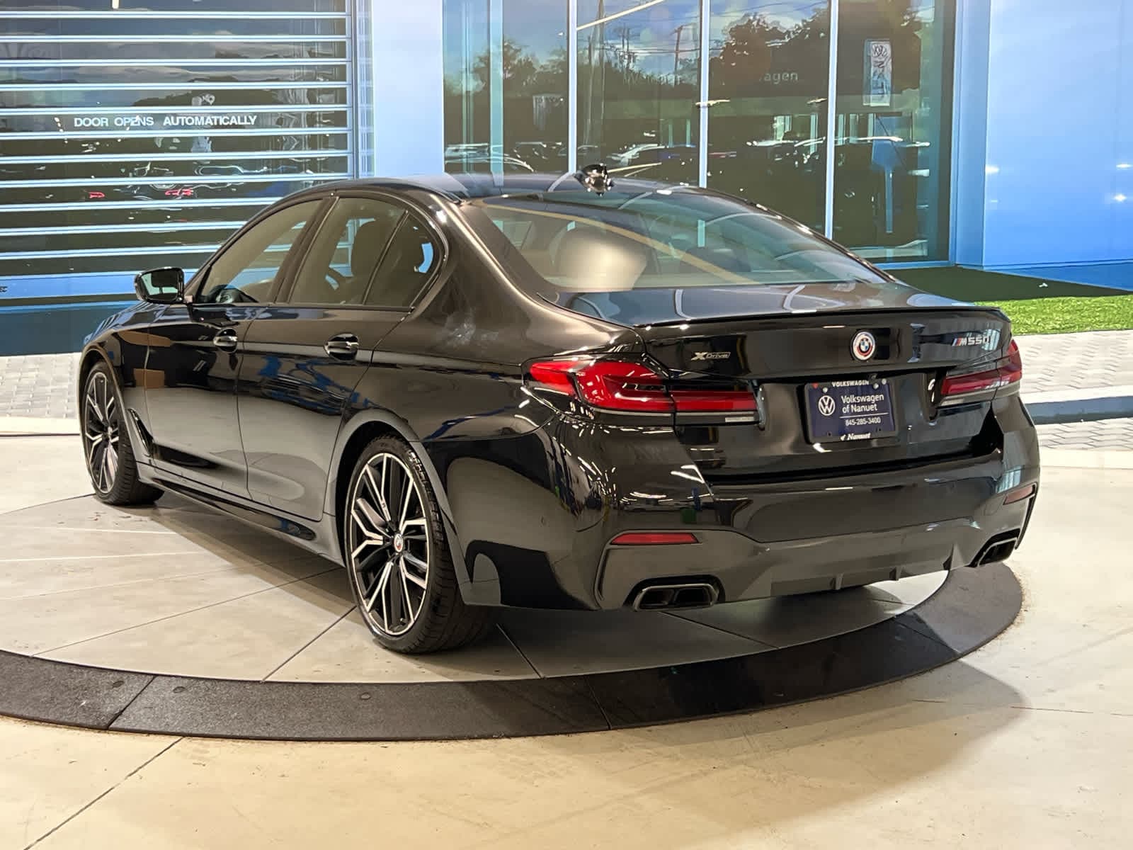 2023 BMW 5 Series M550i - Photo 5