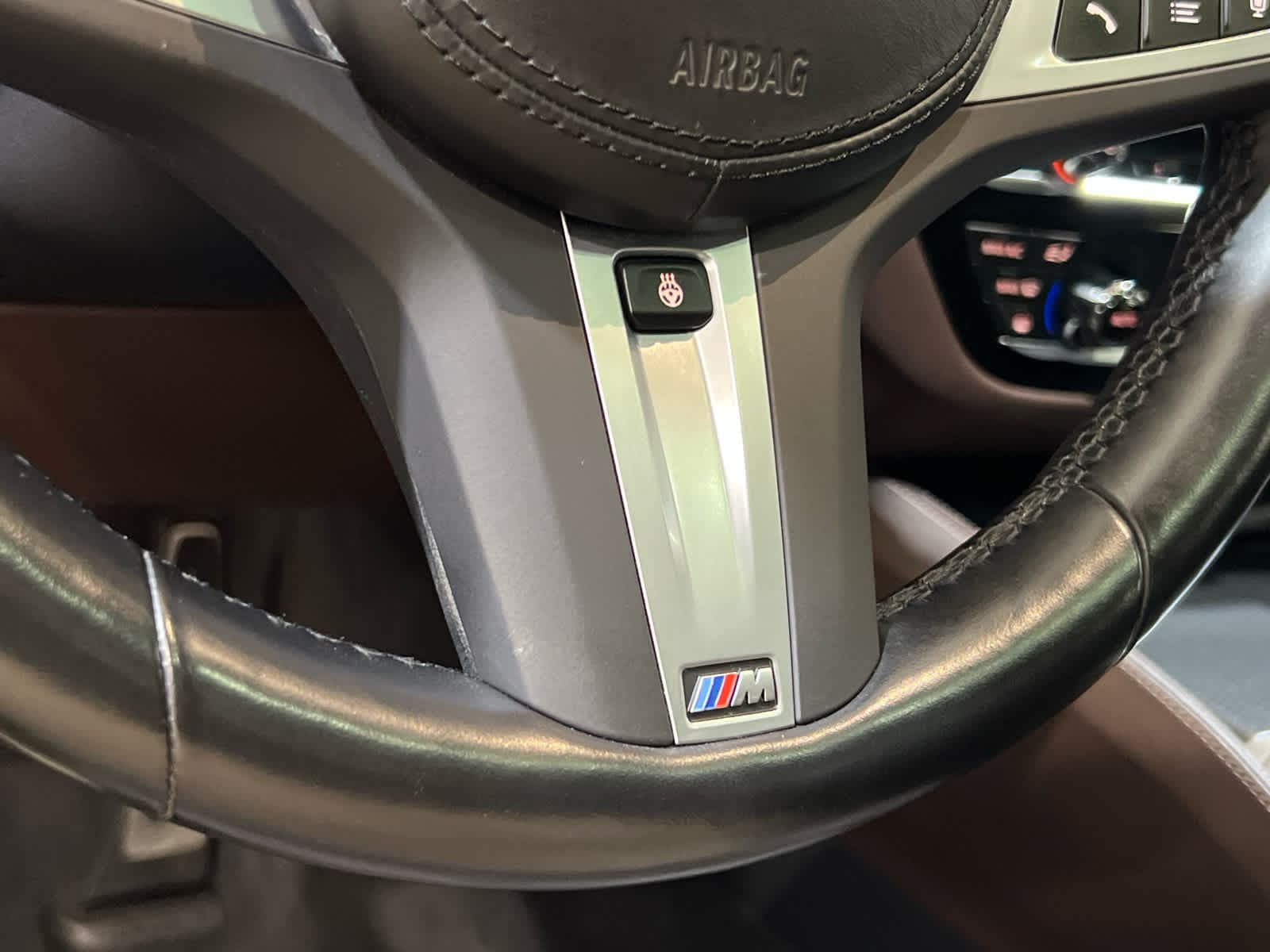 2023 BMW 5 Series M550i - Photo 37