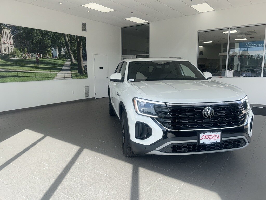 2026 Volkswagen Atlas Cross Sport SEL photo 2