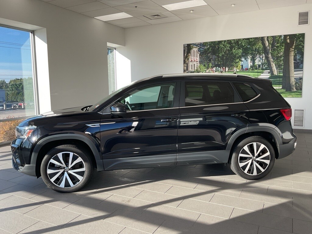 2023 Volkswagen Taos SE photo 4