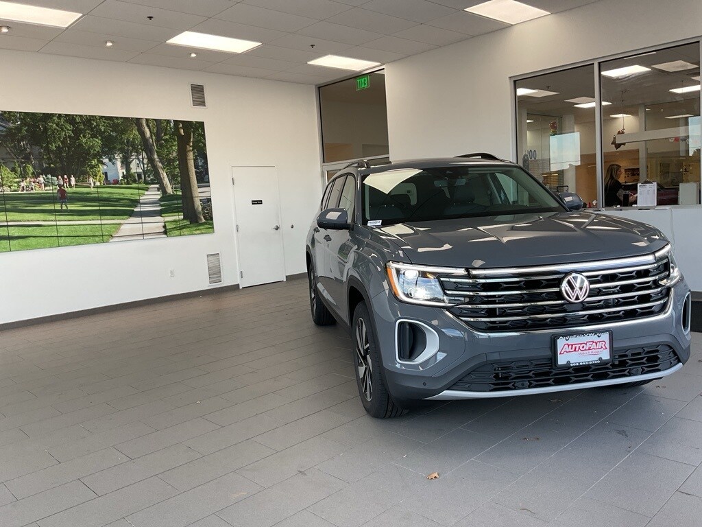 2026 Volkswagen Atlas SE Technology photo 2