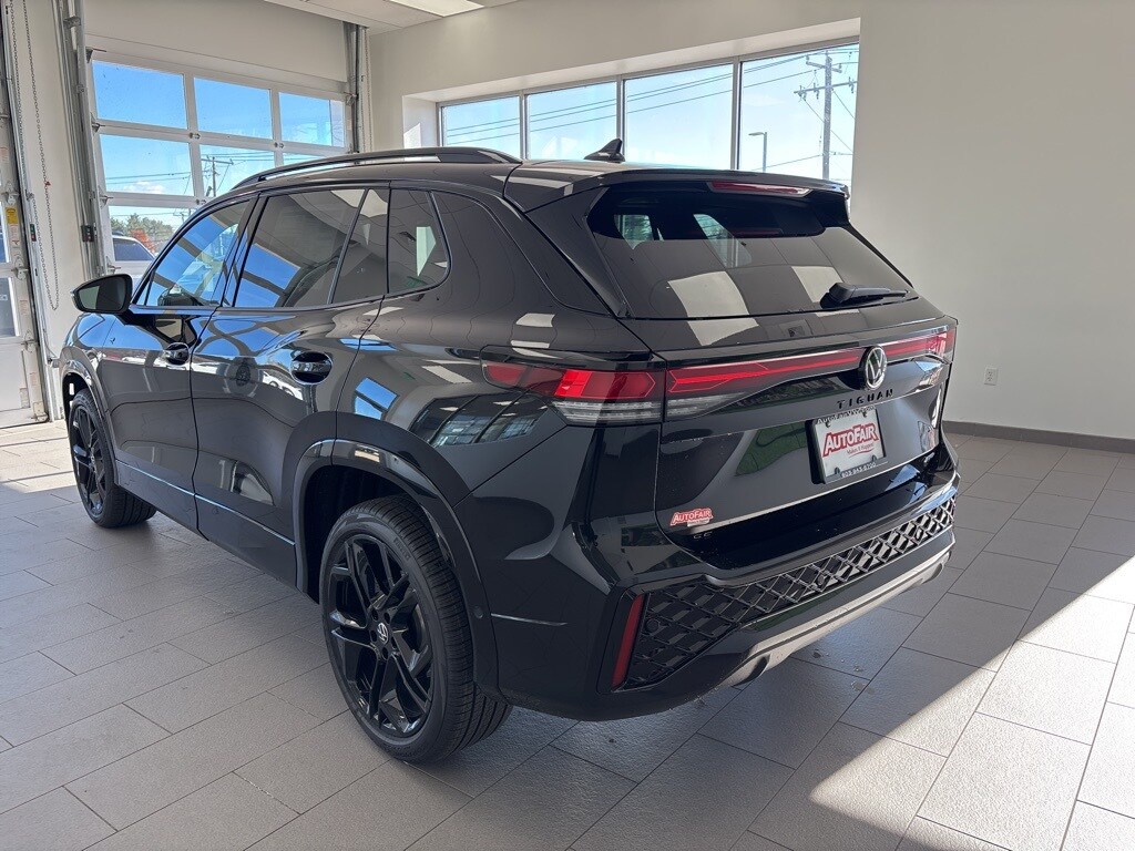 2026 Volkswagen Tiguan SE R-Line Black photo 4