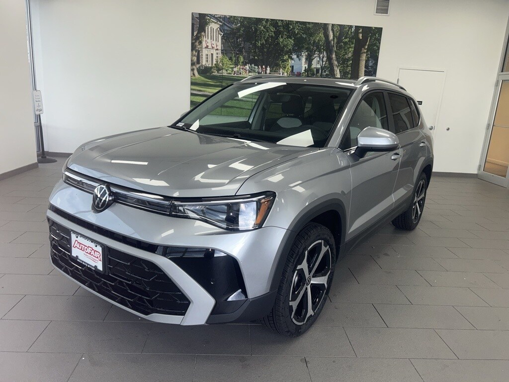 2025 Volkswagen Taos SEL photo 2