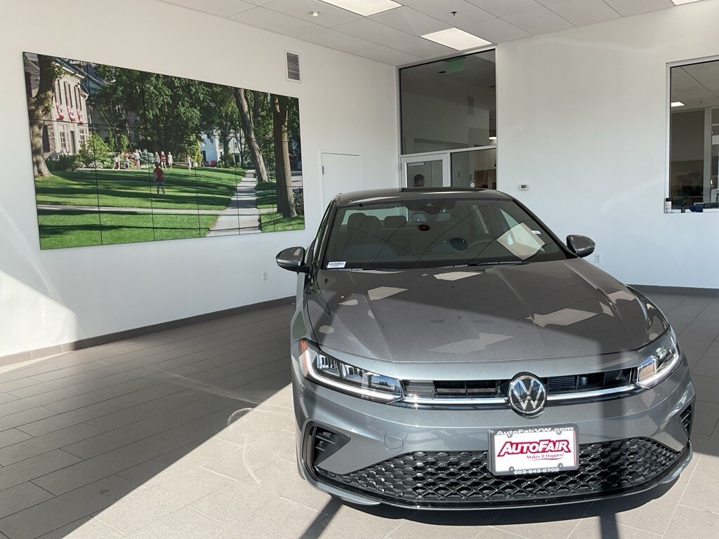 2026 Volkswagen Jetta 1.5T Sport photo 3